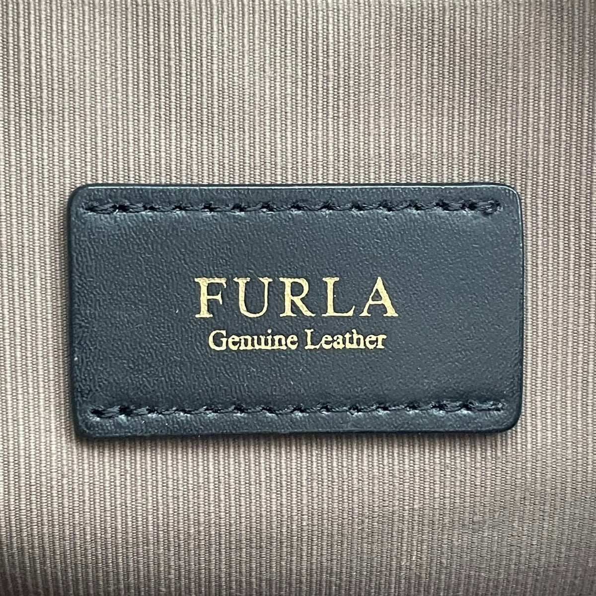 フルラ FURLA リリー LILLI ショルダーバッグ 斜め掛け ポシェット カメラバッグ ダブルジップ 型押しレザー 本革 ブラウン 茶色 ゴールド金具 エレガント カジュアル デイリー お出かけ コンパクト レディース 女性 人気 定番 S88