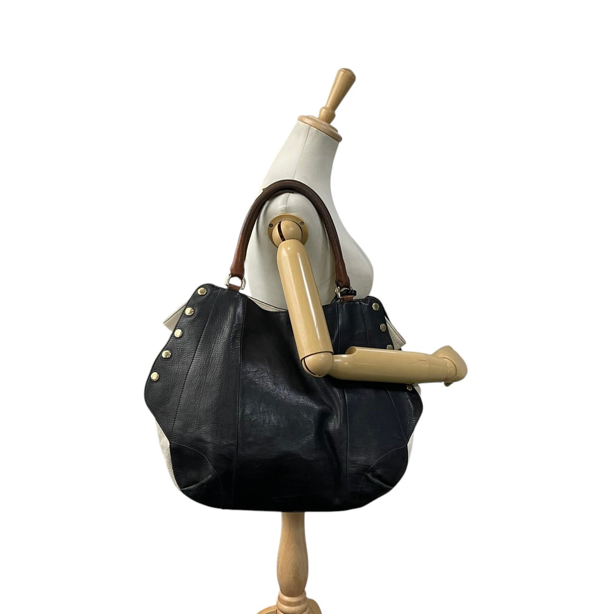 フルラ FURLA リズ Liz トートバッグ ショルダーバッグ ハンドバッグ 肩掛け A4収納 レザー 本革 ブラック 黒 アイボリー 白 スタッズ ゴールド金具 エレガント カジュアル 通勤 通学 大容量 レディース 人気 定番 S88