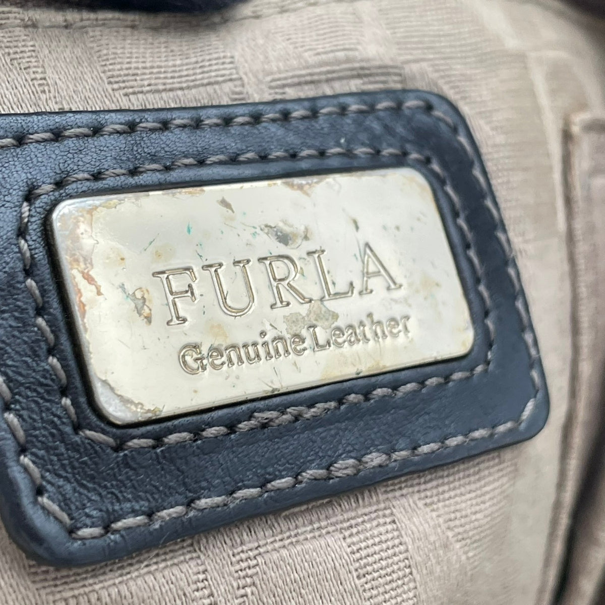 フルラ FURLA リズ Liz トートバッグ ショルダーバッグ ハンドバッグ 肩掛け A4収納 レザー 本革 ブラック 黒 アイボリー 白 スタッズ ゴールド金具 エレガント カジュアル 通勤 通学 大容量 レディース 人気 定番 S88