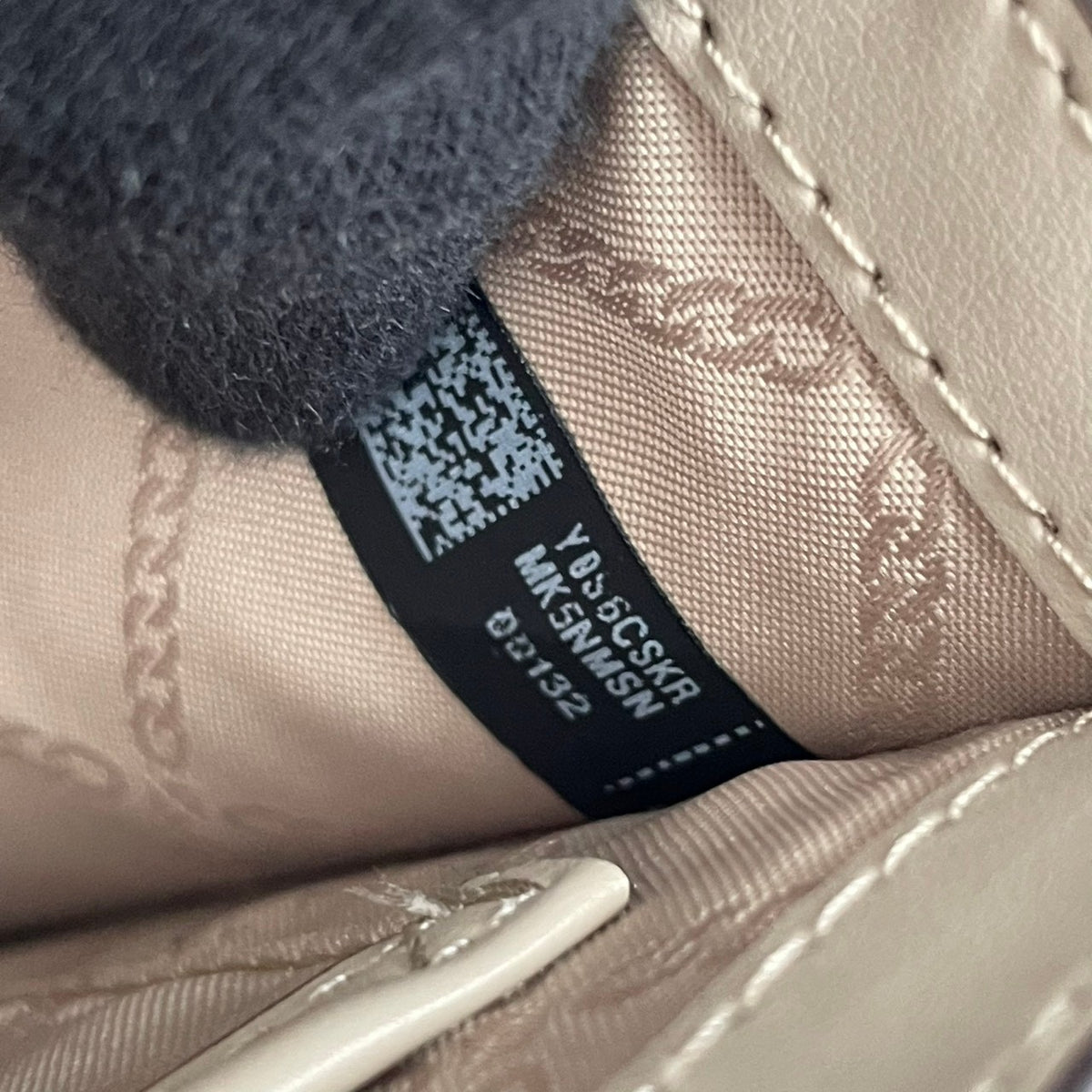【美品】マイケルコース MICHAEL KORS GRACE グレース ミディアム エンベロープ クラッチバッグ セカンドバッグ ポーチ レザー 本革 シャンパンゴールド ゴールド金具 キラキラ 華やか パーティ フォーマル ドレスシーン レディース S79