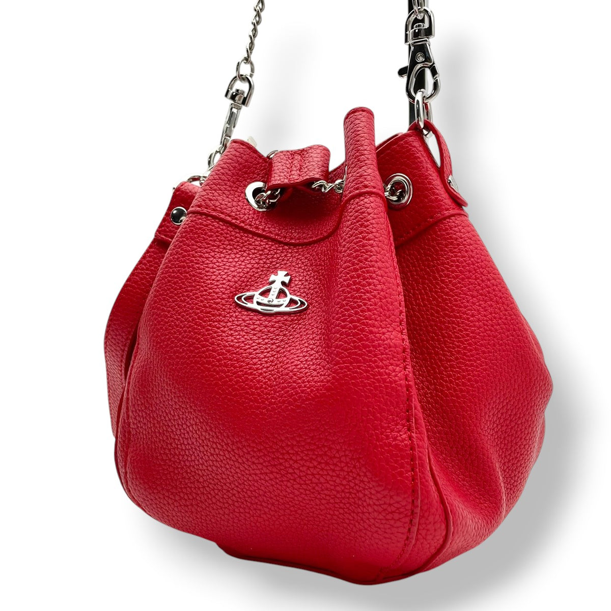 ヴィヴィアンウエストウッド Vivienne Westwood Chrissy クリッシー スモール バケットバッグ ショルダーバッグ 斜め掛け 巾着 ヴィーガンレザー 本革 ローズレッド 赤系 シルバー金具 オーブモチーフ エレガント レディース S79