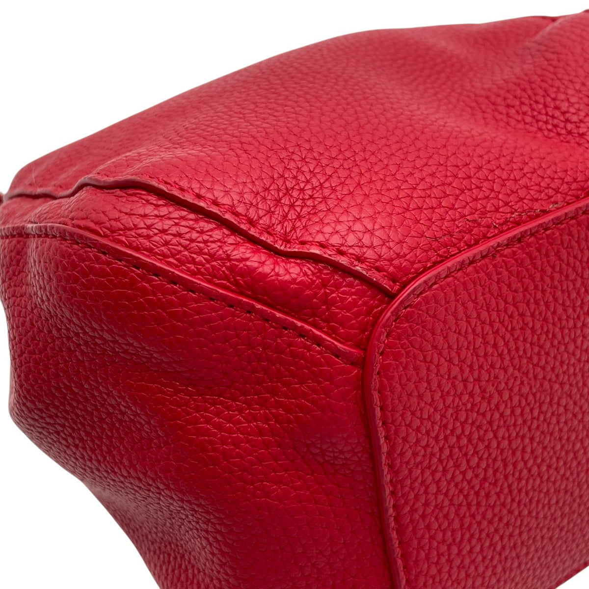 ヴィヴィアンウエストウッド Vivienne Westwood Chrissy クリッシー スモール バケットバッグ ショルダーバッグ 斜め掛け 巾着 ヴィーガンレザー 本革 ローズレッド 赤系 シルバー金具 オーブモチーフ エレガント レディース S79