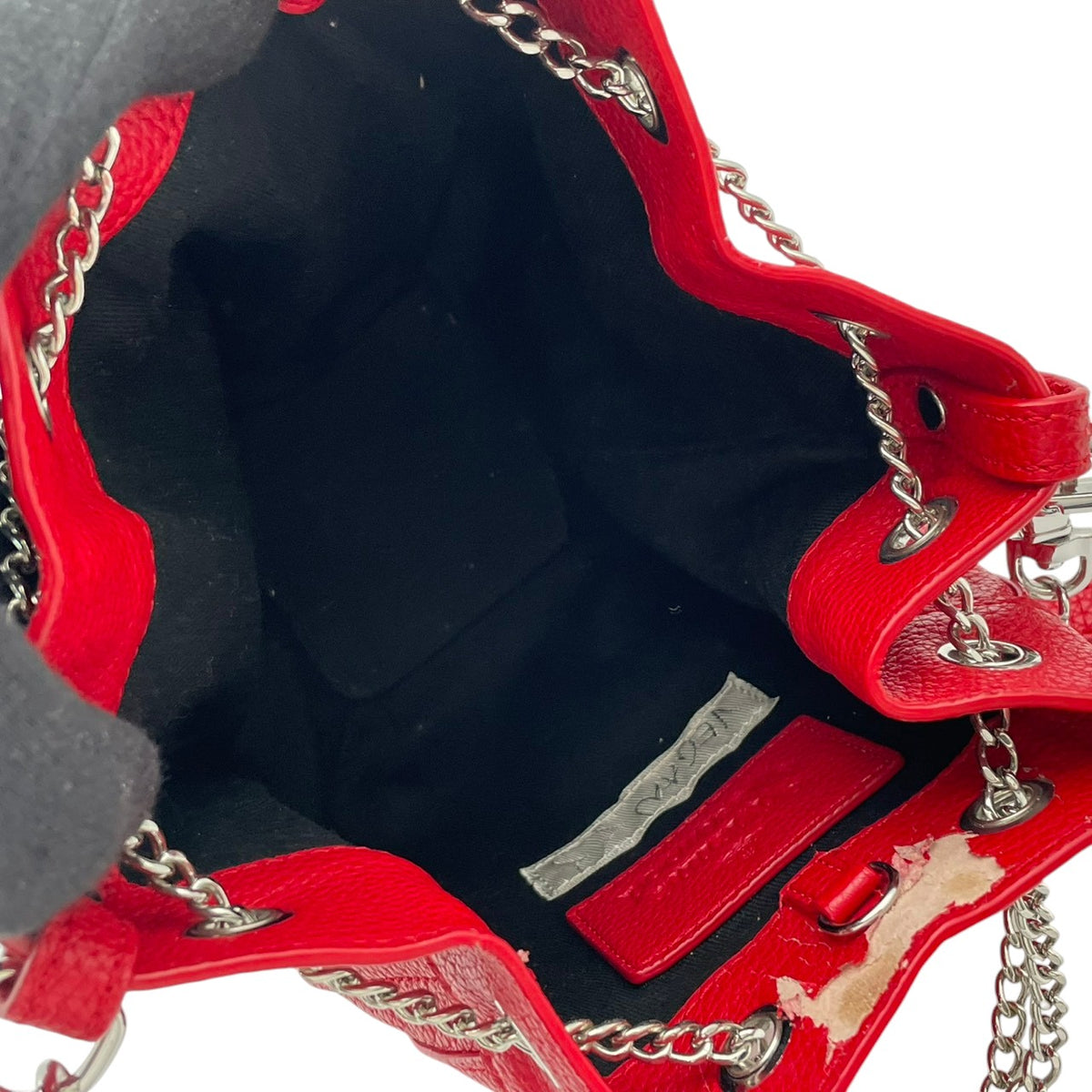 ヴィヴィアンウエストウッド Vivienne Westwood Chrissy クリッシー スモール バケットバッグ ショルダーバッグ 斜め掛け 巾着 ヴィーガンレザー 本革 ローズレッド 赤系 シルバー金具 オーブモチーフ エレガント レディース S79