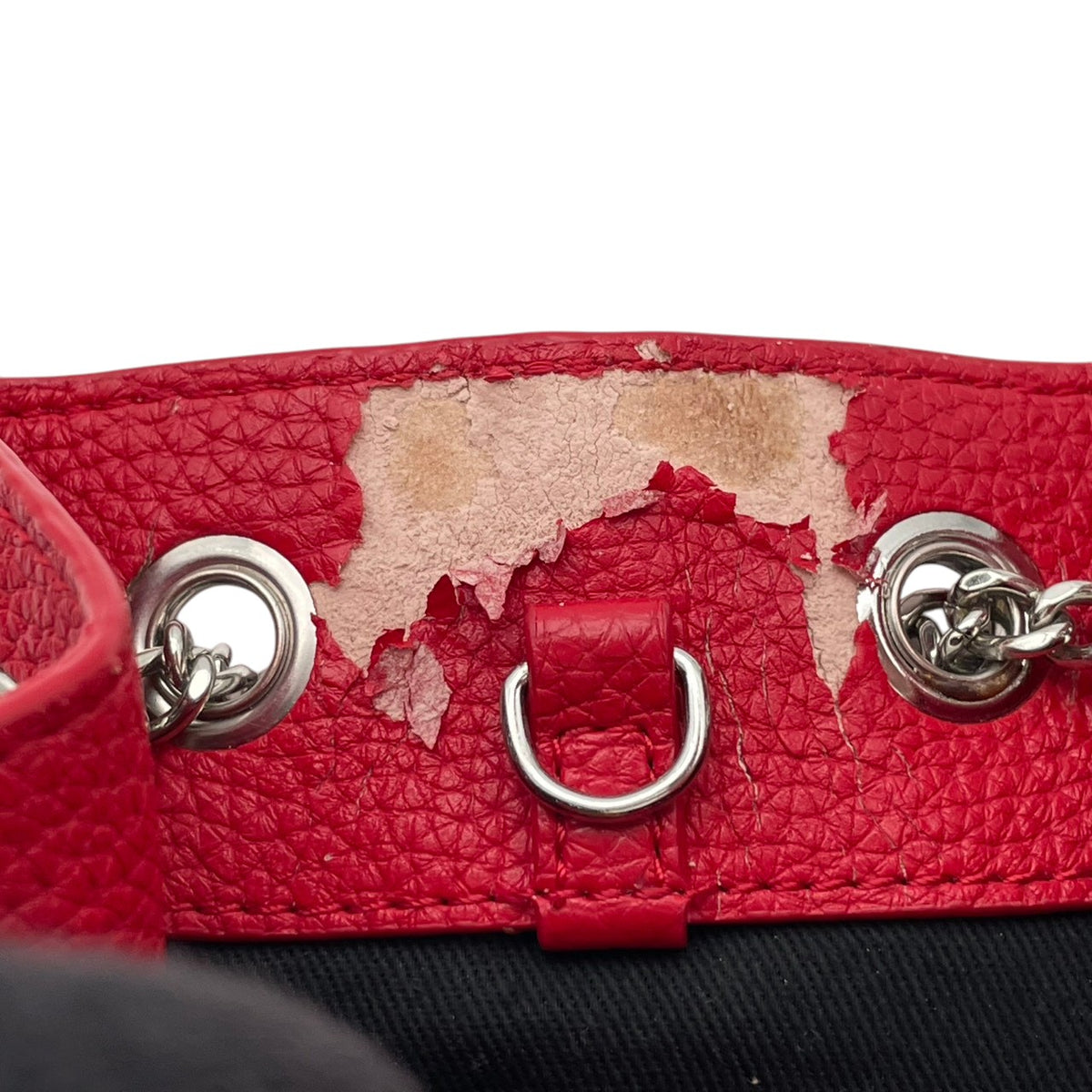 ヴィヴィアンウエストウッド Vivienne Westwood Chrissy クリッシー スモール バケットバッグ ショルダーバッグ 斜め掛け 巾着 ヴィーガンレザー 本革 ローズレッド 赤系 シルバー金具 オーブモチーフ エレガント レディース S79