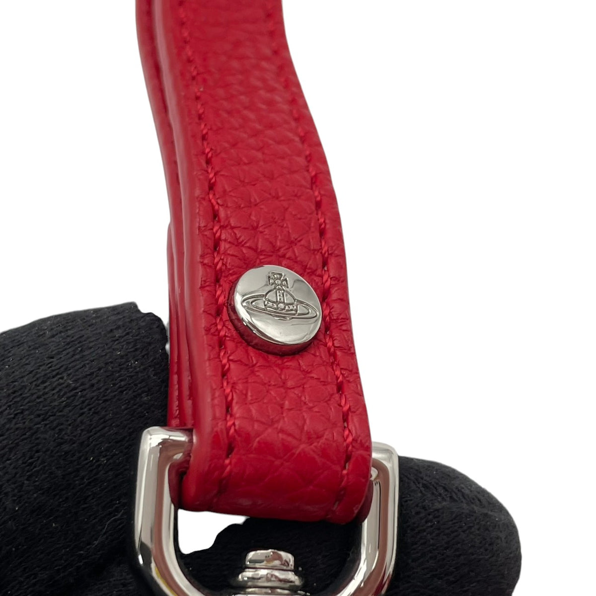 ヴィヴィアンウエストウッド Vivienne Westwood Chrissy クリッシー スモール バケットバッグ ショルダーバッグ 斜め掛け 巾着 ヴィーガンレザー 本革 ローズレッド 赤系 シルバー金具 オーブモチーフ エレガント レディース S79