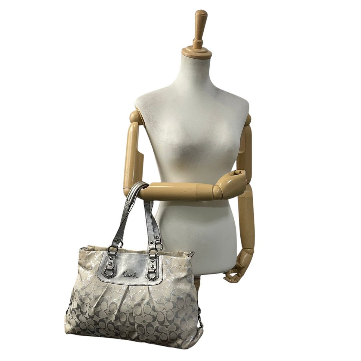 コーチ COACH シグネチャー 2WAY ショルダーバッグ トートバッグ ハンドバッグ 斜め掛け 肩掛け キャンバス レザー 本革 アイボリー シルバー 銀色 メタリック エレガント カジュアル 通勤 通学 お出かけ レディース F15807 S94