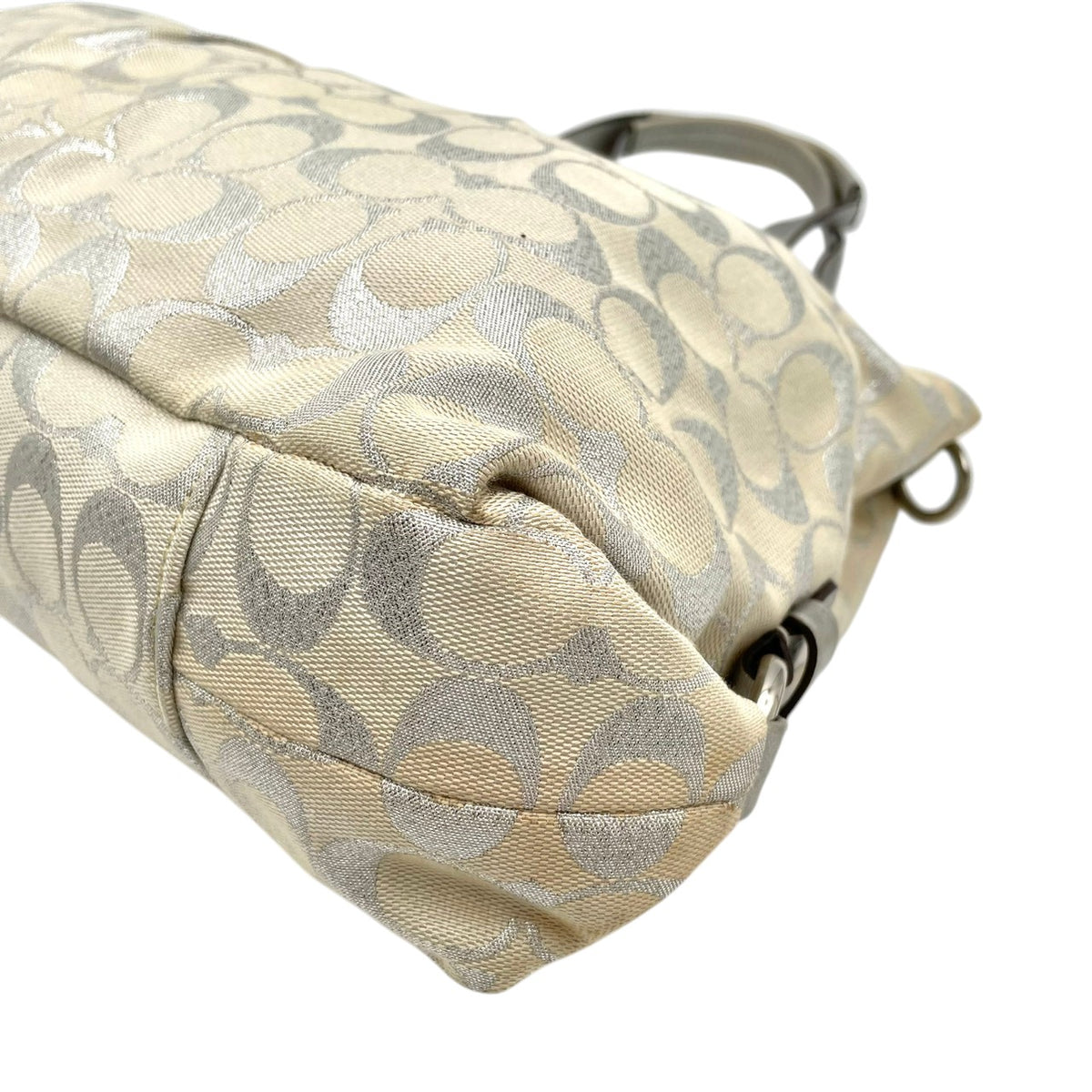 コーチ COACH シグネチャー 2WAY ショルダーバッグ トートバッグ ハンドバッグ 斜め掛け 肩掛け キャンバス レザー 本革 アイボリー シルバー 銀色 メタリック エレガント カジュアル 通勤 通学 お出かけ レディース F15807 S94