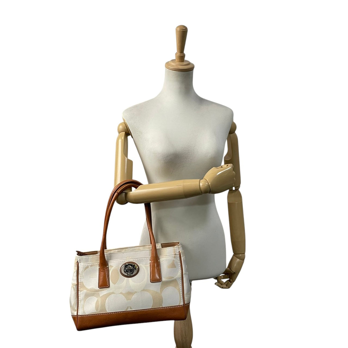 【美品】コーチ COACH マデリン オプティック シグネチャー トートバッグ ハンドバッグ 肩掛け キャンバス レザー 本革 アイボリー キャメルブラウン シルバー金具 ターンロック エレガント カジュアル 11820 S94