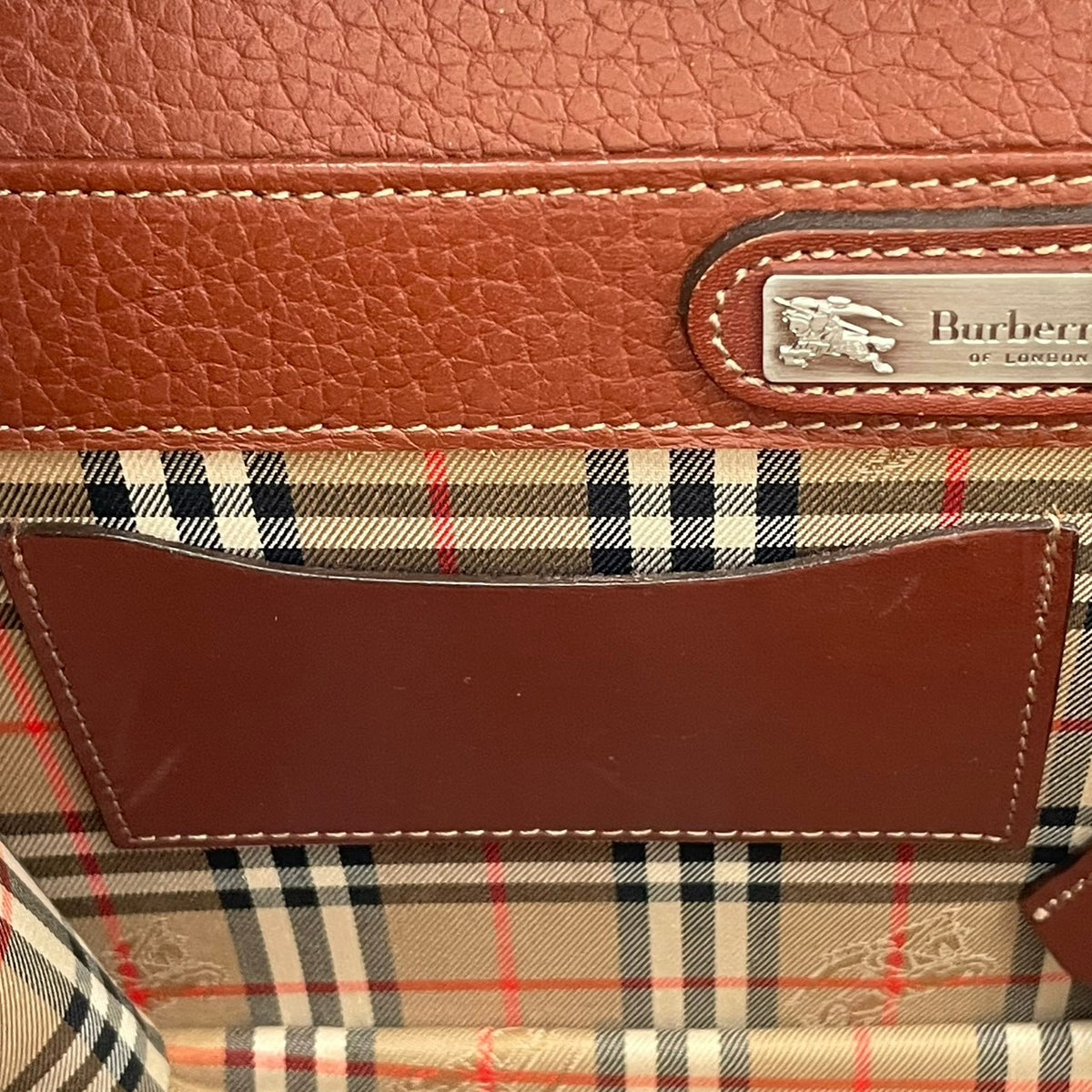 バーバリー Burberrys ヴィンテージ レザー クラッチバッグ セカンドバッグ 手提げかばん シュリンク シボ革 本革 ブラウン 茶色 シルバー金具 鍵付き ロック金具 ホースマーク フラップ メンズ レディース ユニセックス S94