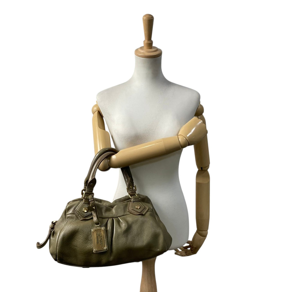 マークバイマークジェイコブス MARC BY MARC JACOBS クラシック Q グルーヴィー ショルダーバッグ ハンドバッグ 2WAY 斜め掛け レザー 本革 オリーブ カーキ系 ゴールド金具 メタルプレート チャーム レディース S35