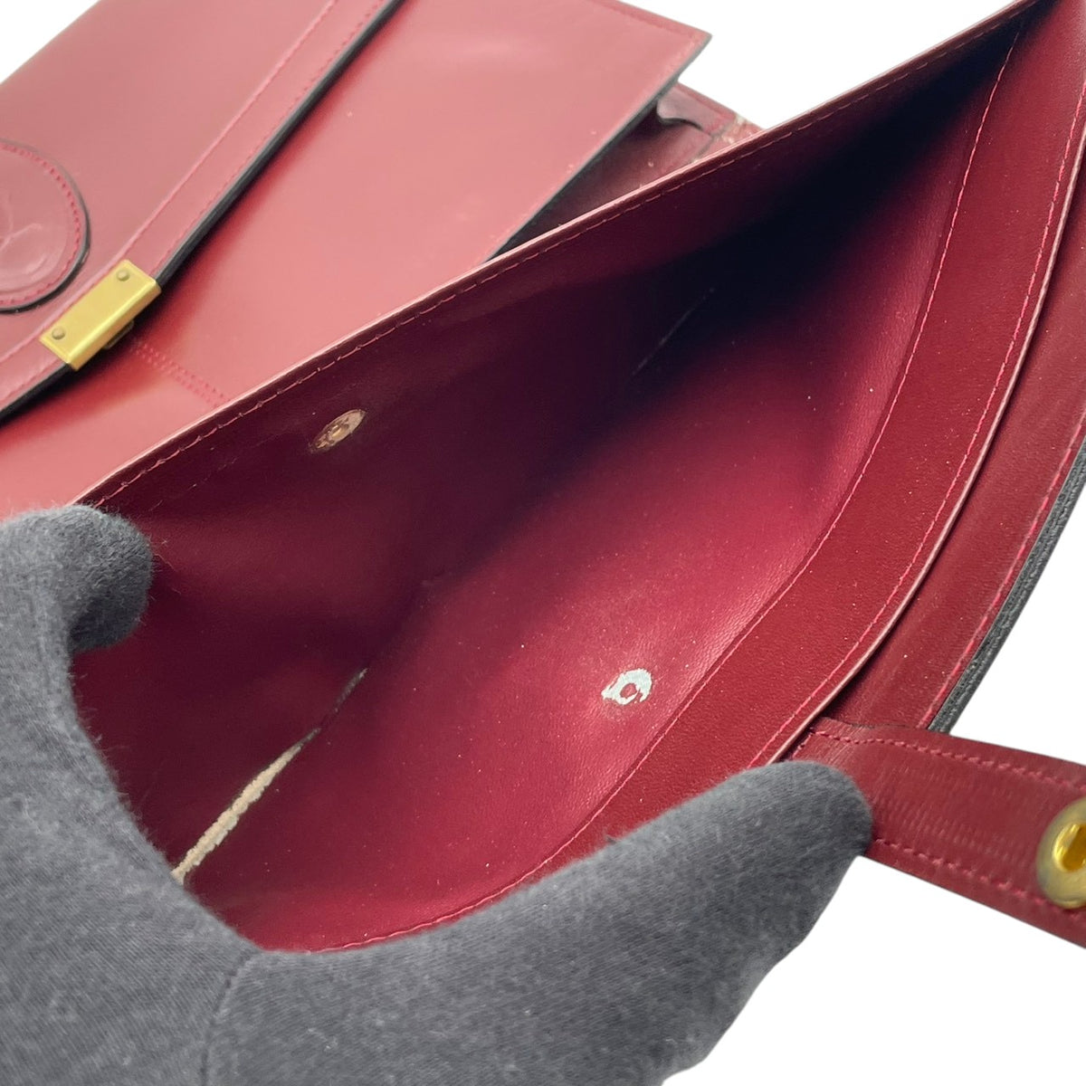 カルティエ Cartier マストライン Must de Cartier レザー セカンドバッグ クラッチバッグ 手提げかばん フラップ 鍵付き ロック金具 2Cモチーフ エンボス 本革 ボルドー バーガンディ 赤紫 ゴールド金具 ビンテージ S51