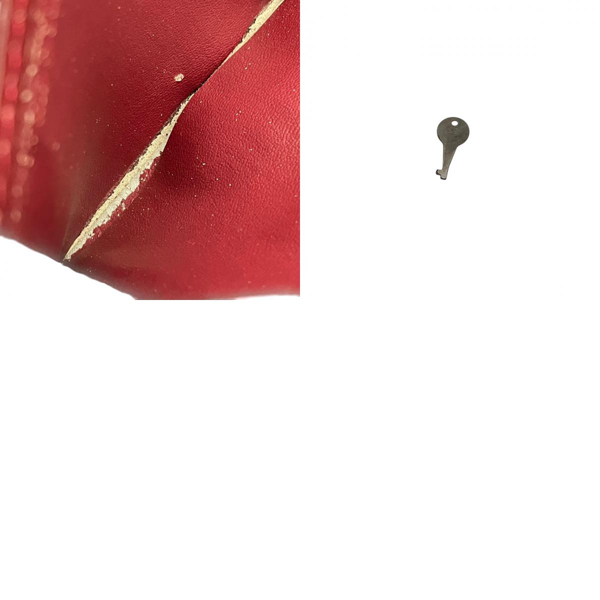 カルティエ Cartier マストライン Must de Cartier レザー セカンドバッグ クラッチバッグ 手提げかばん フラップ 鍵付き ロック金具 2Cモチーフ エンボス 本革 ボルドー バーガンディ 赤紫 ゴールド金具 ビンテージ S51