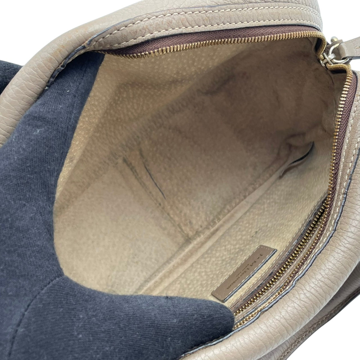 ジェイアンドエムデヴィッドソン J&M DAVIDSON BABY MIA ベイビー ミア ハンドバッグ ボストンバッグ 手提げかばん シュリンクレザー 本革 グレージュ ベージュ系 ゴールド金具 クラシカル エレガント レディース S51