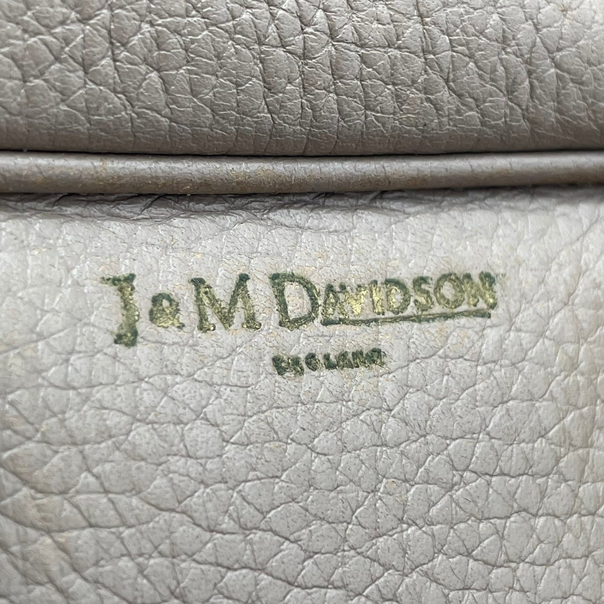 ジェイアンドエムデヴィッドソン J&M DAVIDSON BABY MIA ベイビー ミア ハンドバッグ ボストンバッグ 手提げかばん シュリンクレザー 本革 グレージュ ベージュ系 ゴールド金具 クラシカル エレガント レディース S51