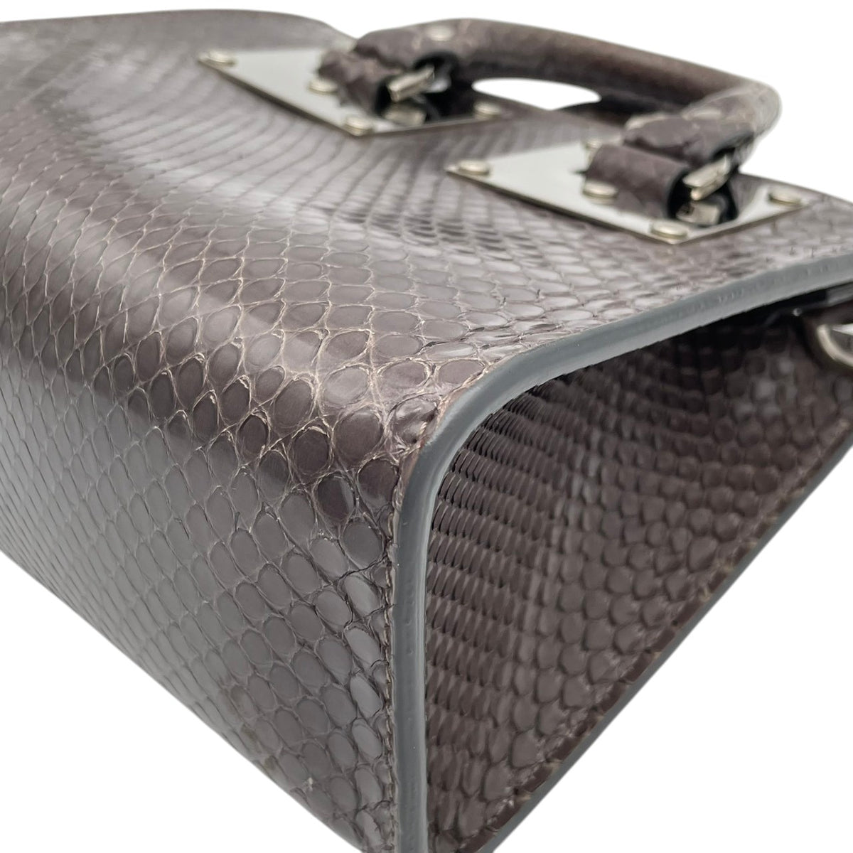 ソフィーヒュルム SOPHIE HULME アルビオン Albion ミニトートバッグ ハンドバッグ 手提げかばん 型押し レザー 本革 グレー ダークグレー シルバー メタル金具 チャーム付き モード エレガント レディース S51
