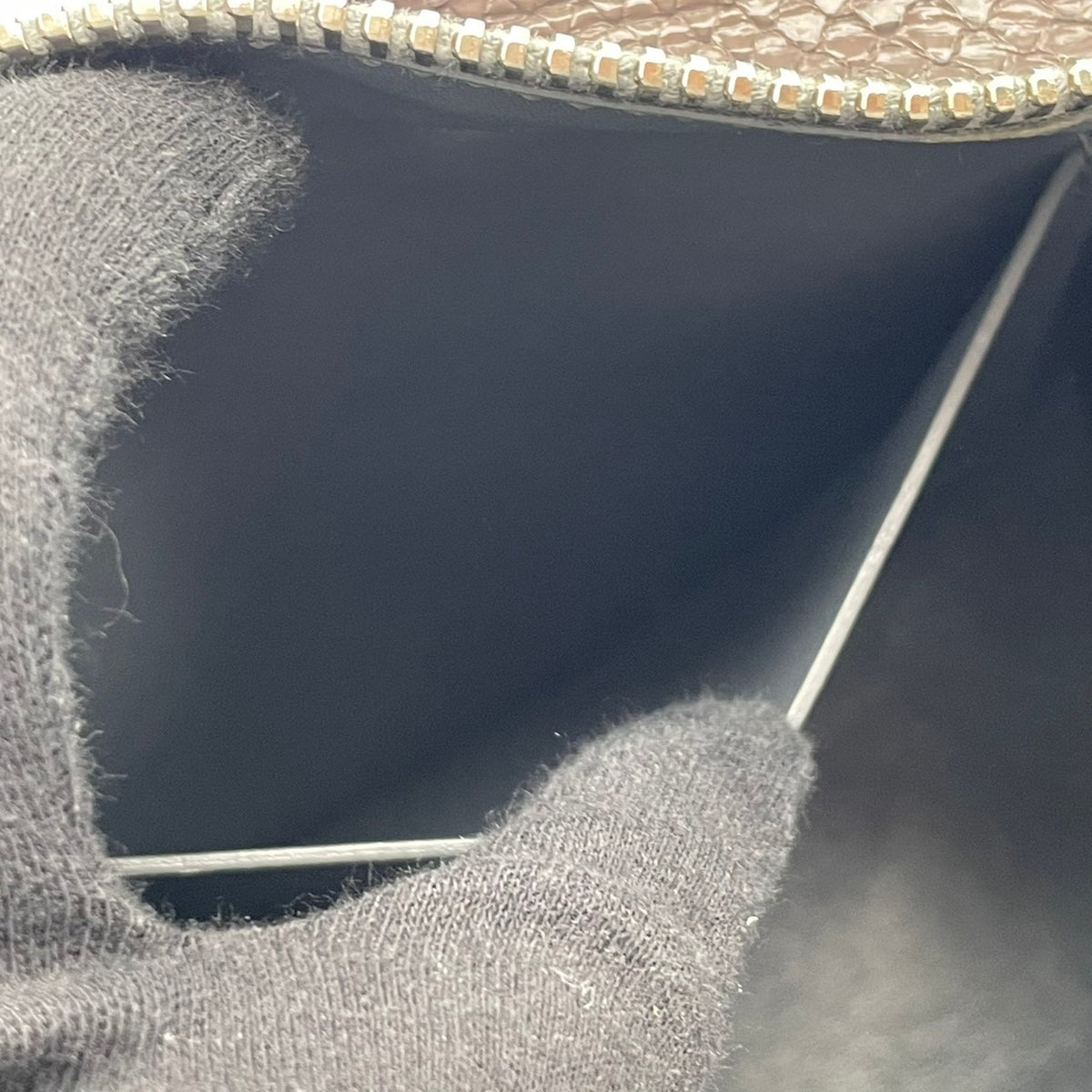 ソフィーヒュルム SOPHIE HULME アルビオン Albion ミニトートバッグ ハンドバッグ 手提げかばん 型押し レザー 本革 グレー ダークグレー シルバー メタル金具 チャーム付き モード エレガント レディース S51