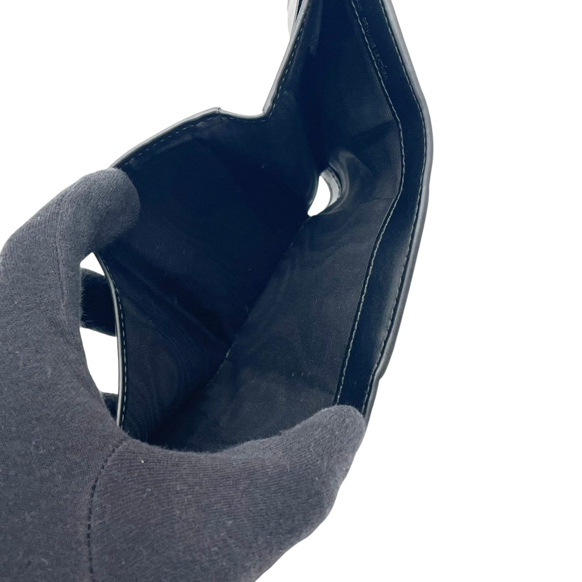メゾンマルジェラ Maison Margiela スリーフォールド ウォレット 三つ折り財布 トライフォールド コンパクト ミニ財布 グレイン レザー 本革 エンボス 黒 ブラック 4ステッチ 4本糸 定番 人気 メンズ レディース ユニセックス M3