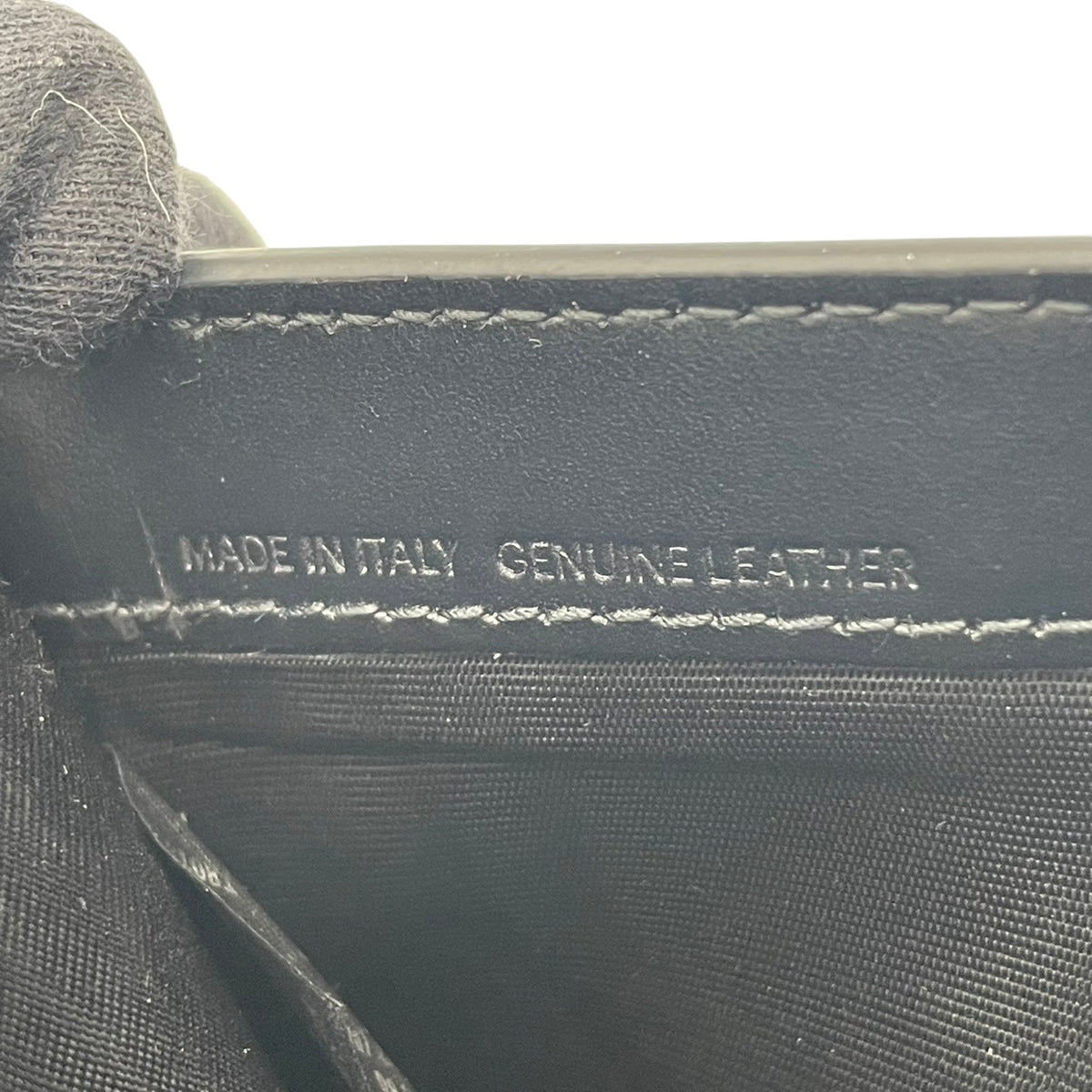メゾンマルジェラ Maison Margiela スリーフォールド ウォレット 三つ折り財布 トライフォールド コンパクト ミニ財布 グレイン レザー 本革 エンボス 黒 ブラック 4ステッチ 4本糸 定番 人気 メンズ レディース ユニセックス M3