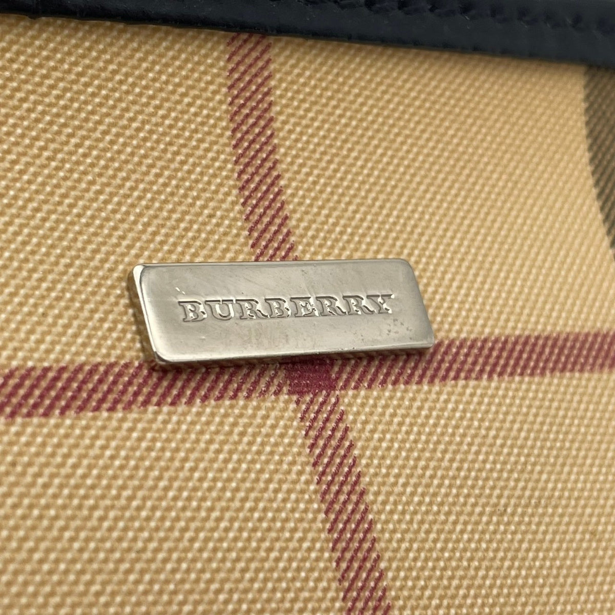 【美品】バーバリー BURBERRY ノバチェック PVC レザー コスメポーチ 化粧ポーチ マルチポーチ 小物入れ メイクポーチ ベージュ ブラック 黒 シルバープレート金具 トラベル エレガント クラシカル レディース メンズ M3