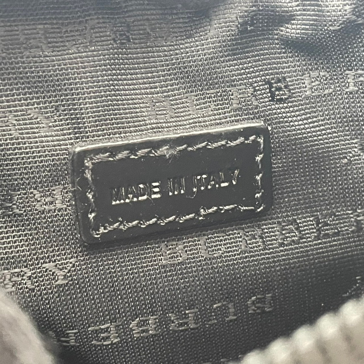【美品】バーバリー BURBERRY ノバチェック PVC レザー コスメポーチ 化粧ポーチ マルチポーチ 小物入れ メイクポーチ ベージュ ブラック 黒 シルバープレート金具 トラベル エレガント クラシカル レディース メンズ M3