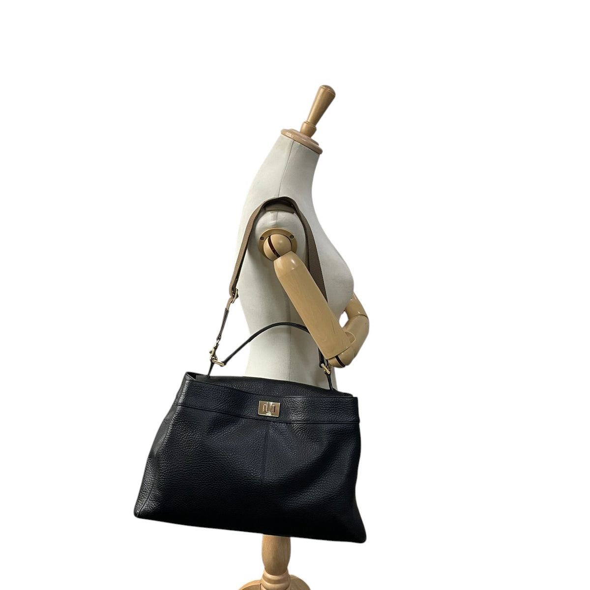 アタオ ATAO ラボ LABO 2WAY ショルダーバッグ ハンドバッグ トートバッグ 手提げかばん シュリンクレザー 本革 シボ革 ブラック 黒 ゴールド金具 ターンロック ロック金具 斜め掛け 肩掛け エレガント クラシカル 通学 レディース S96