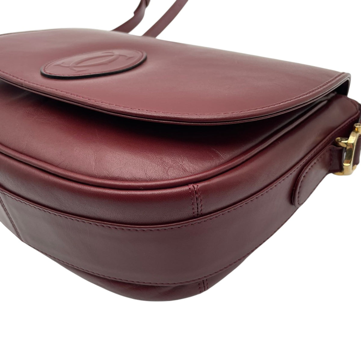【美品】Cartier カルティエ マストライン ショルダーバッグ フラップ 斜め掛け 肩掛け レザー 本革 ボルドー 赤系 ゴールド金具 ダブルC ロゴ刻印 ヴィンテージ クラシカル エレガント 上品 高級感 レディース かばん S92