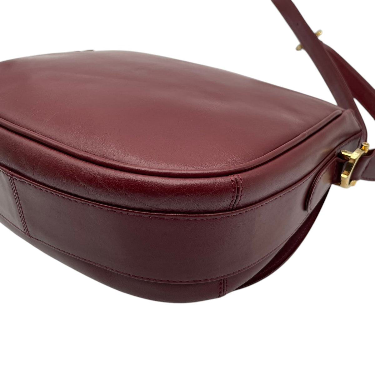 【美品】Cartier カルティエ マストライン ショルダーバッグ フラップ 斜め掛け 肩掛け レザー 本革 ボルドー 赤系 ゴールド金具 ダブルC ロゴ刻印 ヴィンテージ クラシカル エレガント 上品 高級感 レディース かばん S92