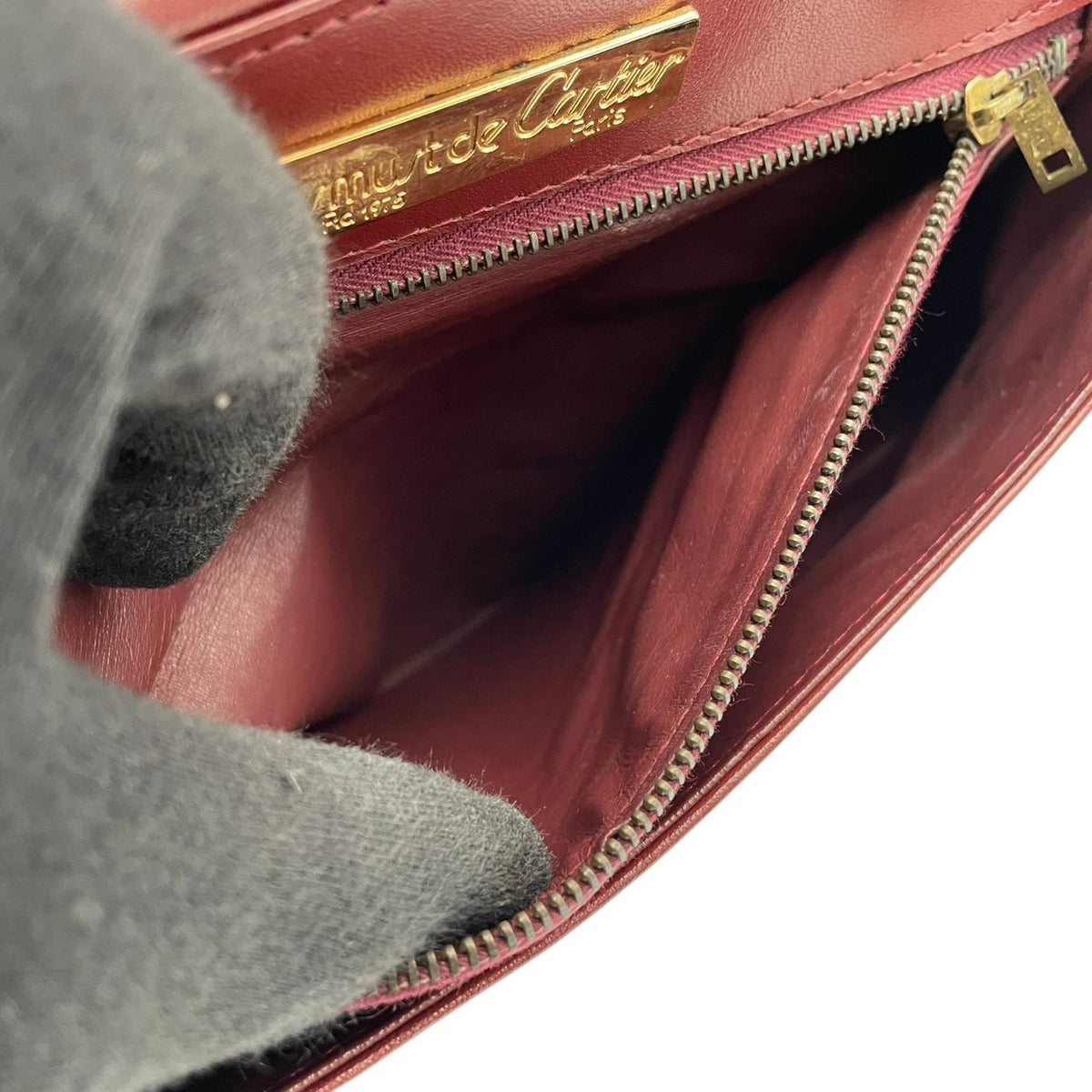 【美品】Cartier カルティエ マストライン ショルダーバッグ フラップ 斜め掛け 肩掛け レザー 本革 ボルドー 赤系 ゴールド金具 ダブルC ロゴ刻印 ヴィンテージ クラシカル エレガント 上品 高級感 レディース かばん S92