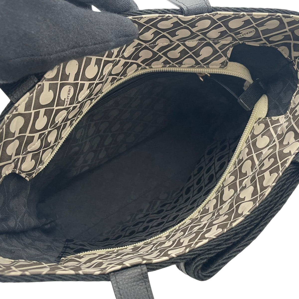 【美品】GHERARDINI ゲラルディーニ トートバッグ ハンドバッグ モノグラム柄 ナイロン レザー ブラック アイボリー デイリー お出かけ エレガント 上品 レディース トレンド ブランド バッグ オシャレ S20