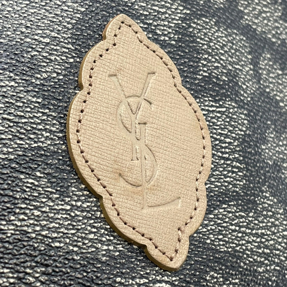 【良品】イヴサンローラン YSL クラッチバッグ セカンドバッグ ポーチ ジラフ柄 PVCレザー ブラウン ベージュ ヴィンテージ YSLロゴ 総柄 メンズ レディース オシャレ 個性的 カジュアル フォーマル バック S20