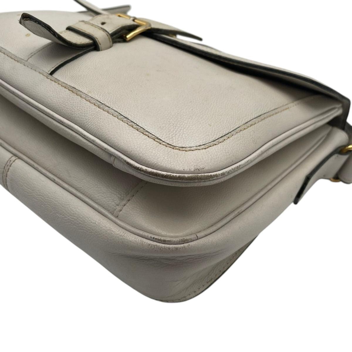 【良品】イヴサンローラン YSL ショルダーバッグ PVCレザー アイボリー 白系 斜め掛け 肩掛け フラップ フラップ付き ヴィンテージ YSL刻印 ロゴ刻印 レディース カバン 鞄 お出かけ デイリー カジュアル エレガント 上品 高級感 オシャレ S20