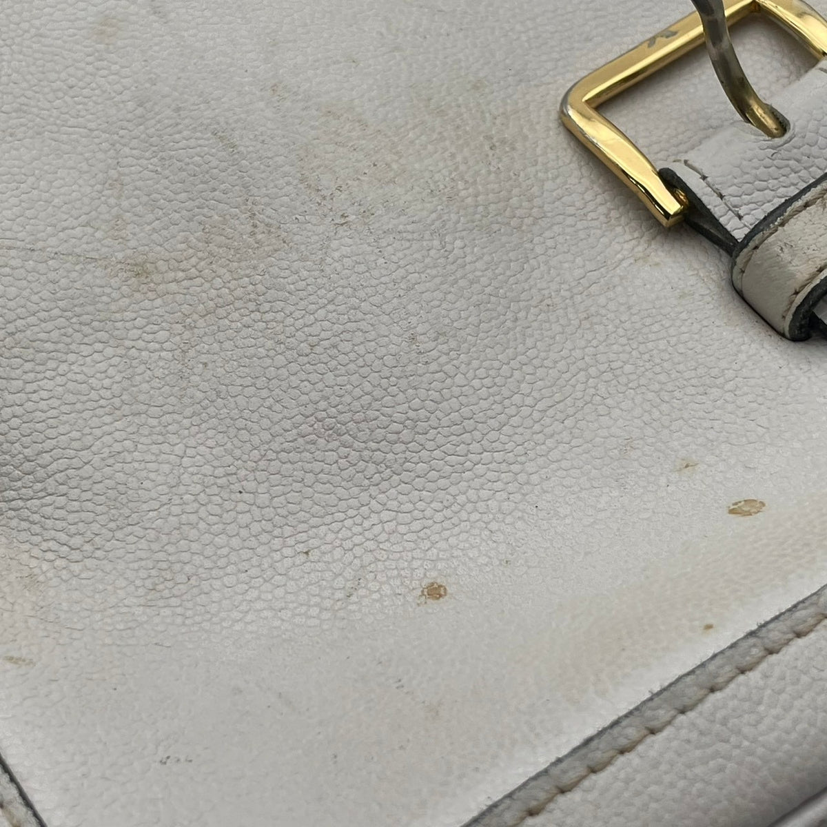【良品】イヴサンローラン YSL ショルダーバッグ PVCレザー アイボリー 白系 斜め掛け 肩掛け フラップ フラップ付き ヴィンテージ YSL刻印 ロゴ刻印 レディース カバン 鞄 お出かけ デイリー カジュアル エレガント 上品 高級感 オシャレ S20