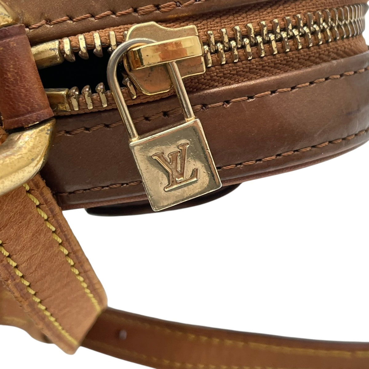 【良品】ルイヴィトン LOUIS VUITTON ショルダーバッグ モノグラム ヴェルニ クリスティMM パテントレザー ブロンズ 斜め掛け 肩掛け エナメル フラップポケット クラシック 高級感 エレガント 上品 レディース ブランド S20