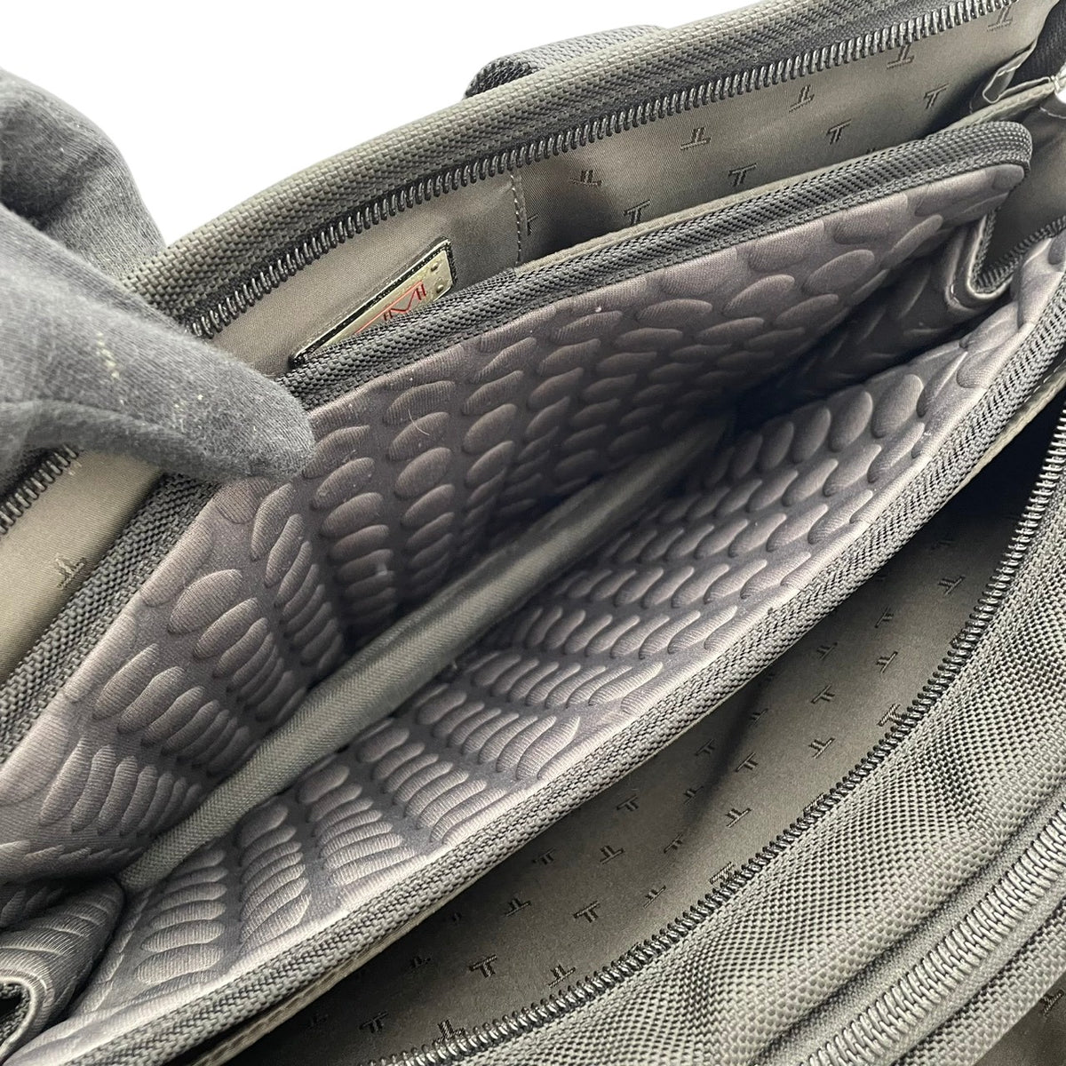【良品】TUMI トゥミ 2WAY ブリーフケース ビジネスバッグ Alpha バリスティックナイロン レザー ブラック 黒 ショルダーバッグ 手提げ 斜め掛け A4収納可能 通勤 出張 大容量 メンズ カバン 鞄 オシャレ S98