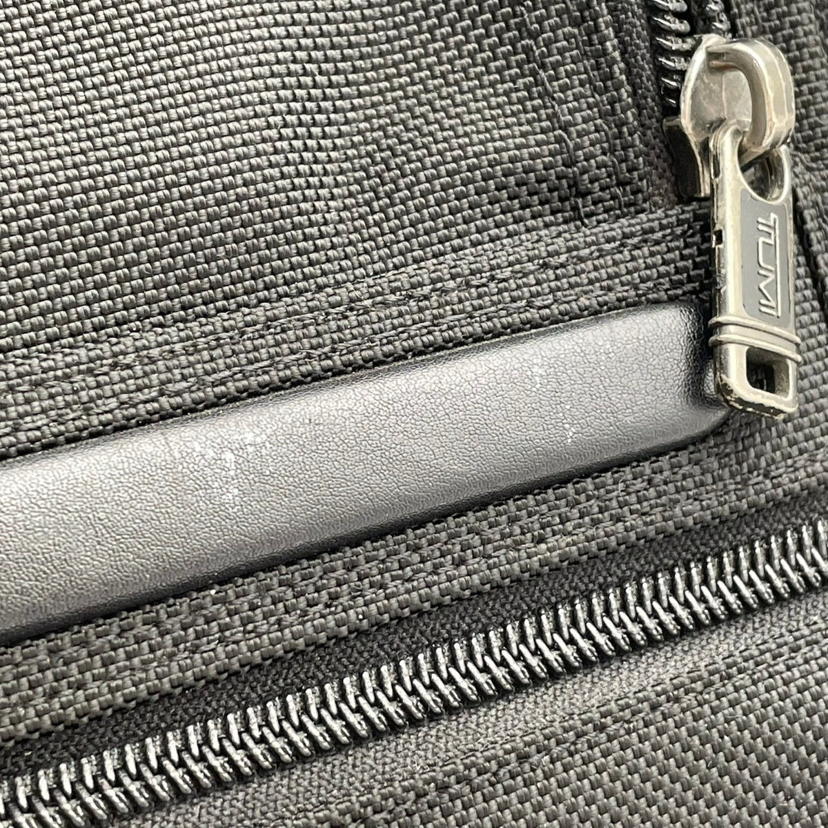【良品】TUMI トゥミ 2WAY ブリーフケース ビジネスバッグ Alpha バリスティックナイロン レザー ブラック 黒 ショルダーバッグ 手提げ 斜め掛け A4収納可能 通勤 出張 大容量 メンズ カバン 鞄 オシャレ S98