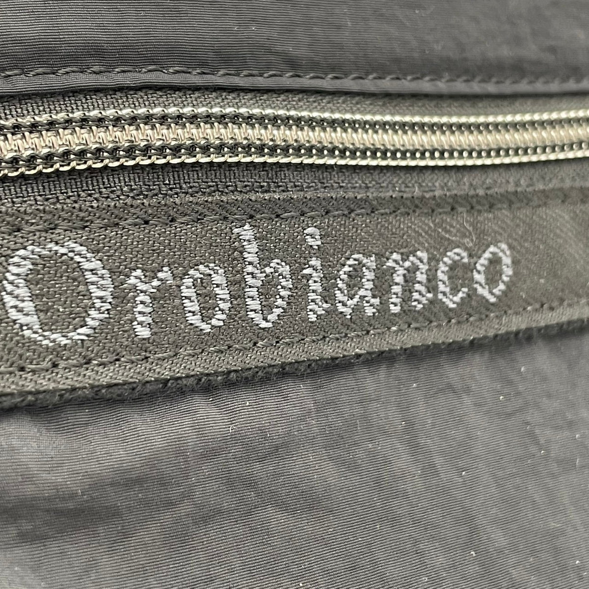 【美品】Orobianco オロビアンコ ボディバッグ ウエストバッグ クラッチバッグ セカンドバッグ 2WAY ナイロン レザー ブラック 黒 メンズ レディース 斜め掛け コンパクト 旅行 トラベル カバン 鞄 S98