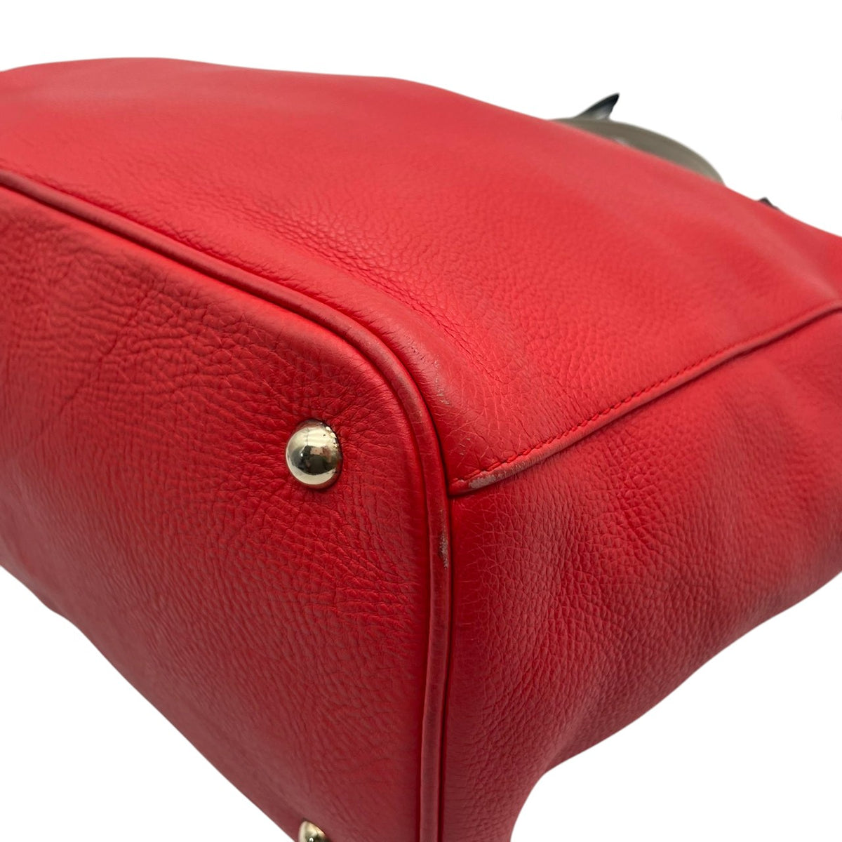 【良品】FURLA フルラ トートバッグ ハンドバッグ シボ革 レザー オレンジ 赤系 マルチハンドル 肩掛け 手提げ A4収納可能 大容量 チャーム付き レディース カジュアル エレガント カバン 鞄 オシャレ ブランド S83
