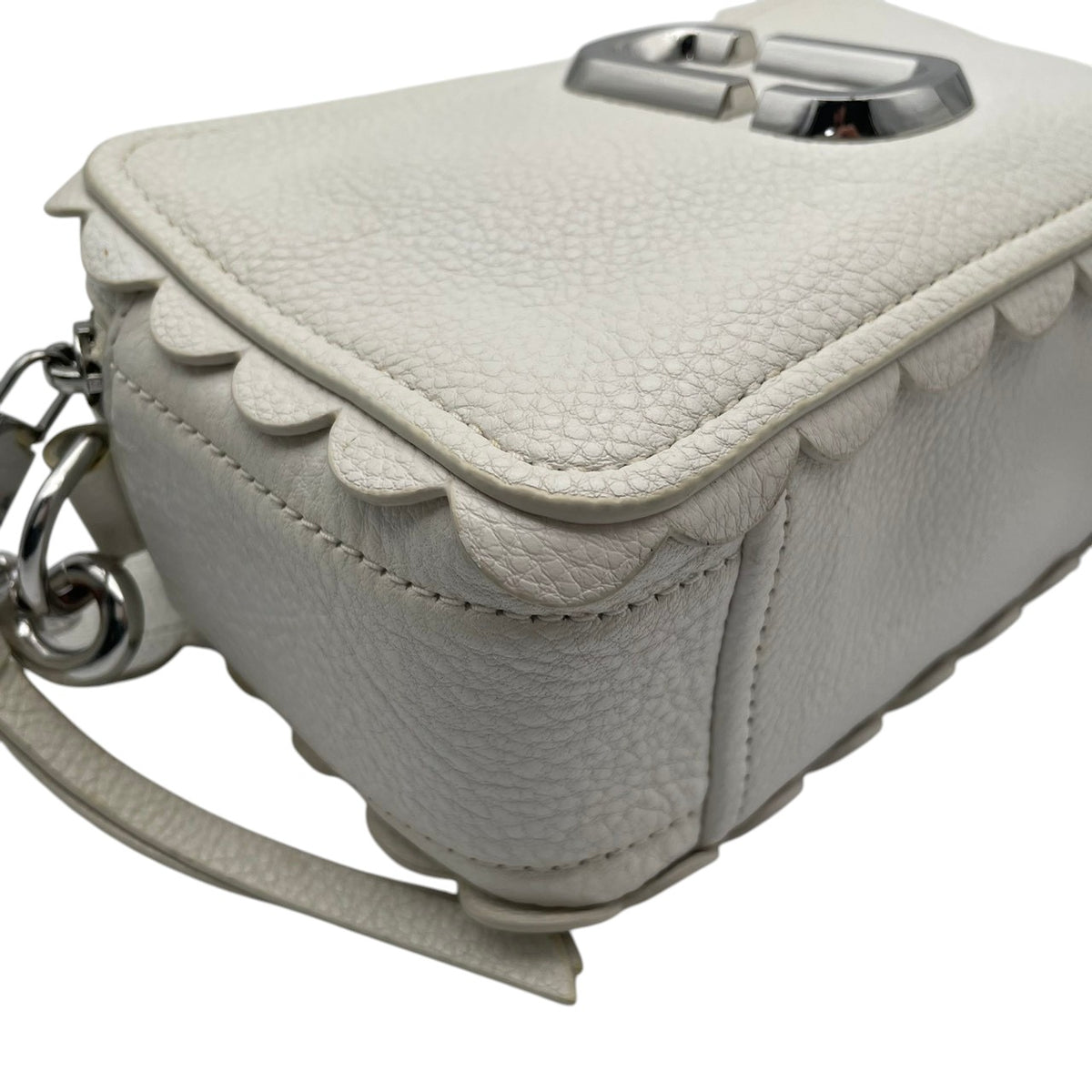 【良品】MARC JACOBS マークジェイコブス ショルダーバッグ ザ ソフトショット スカロップ 21 レザー ホワイト 白 アイボリー 斜め掛け クロスボディ ダブルジップ スカロップカット レディース カバン 鞄 S83