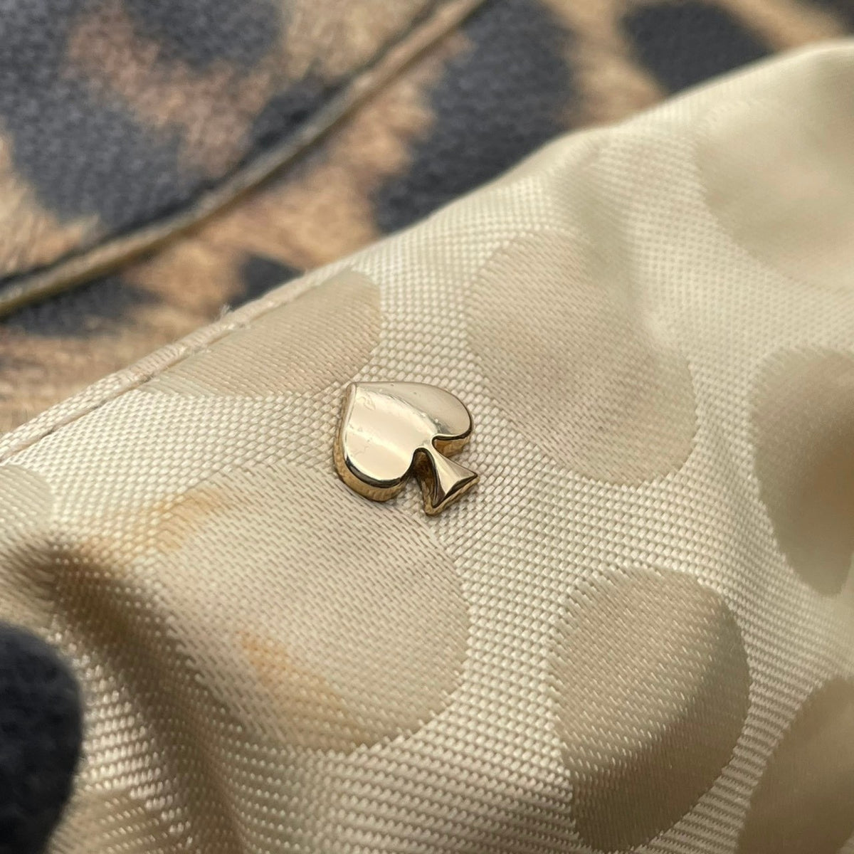 【良品】kate spade ケイトスペード トートバッグ ハンドバッグ レオパード柄 ヒョウ柄 アニマル柄 コーティングキャンバス パテントレザー ブラウン ブラック 肩掛け A4収納可能 大容量 レディース S83