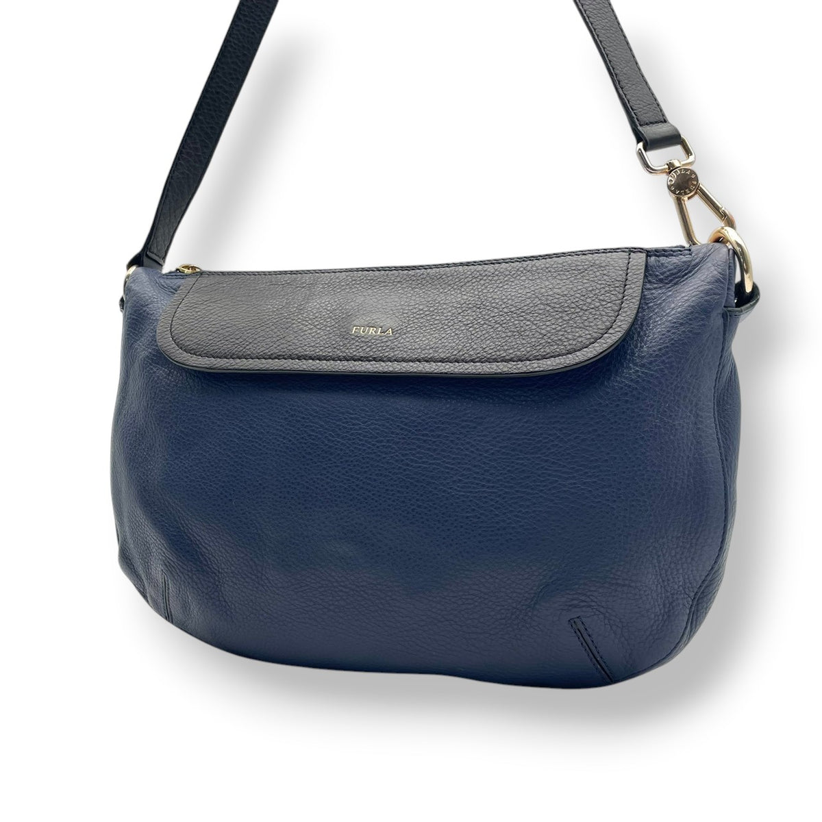 【良品】FURLA フルラ ショルダーバッグ ハーフムーン レザー ネイビー 紺 ブラック 黒 バイカラー クロスボディ 斜め掛け 肩掛け フラップ シボ革 エレガント カジュアル チャーム金具 レディース S83