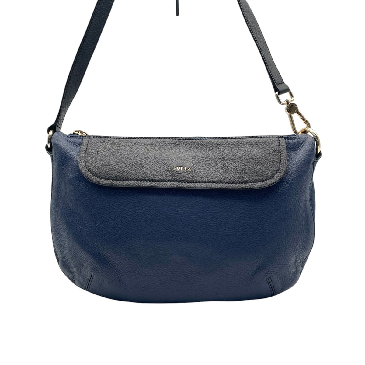 【良品】FURLA フルラ ショルダーバッグ ハーフムーン レザー ネイビー 紺 ブラック 黒 バイカラー クロスボディ 斜め掛け 肩掛け フラップ シボ革 エレガント カジュアル チャーム金具 レディース S83