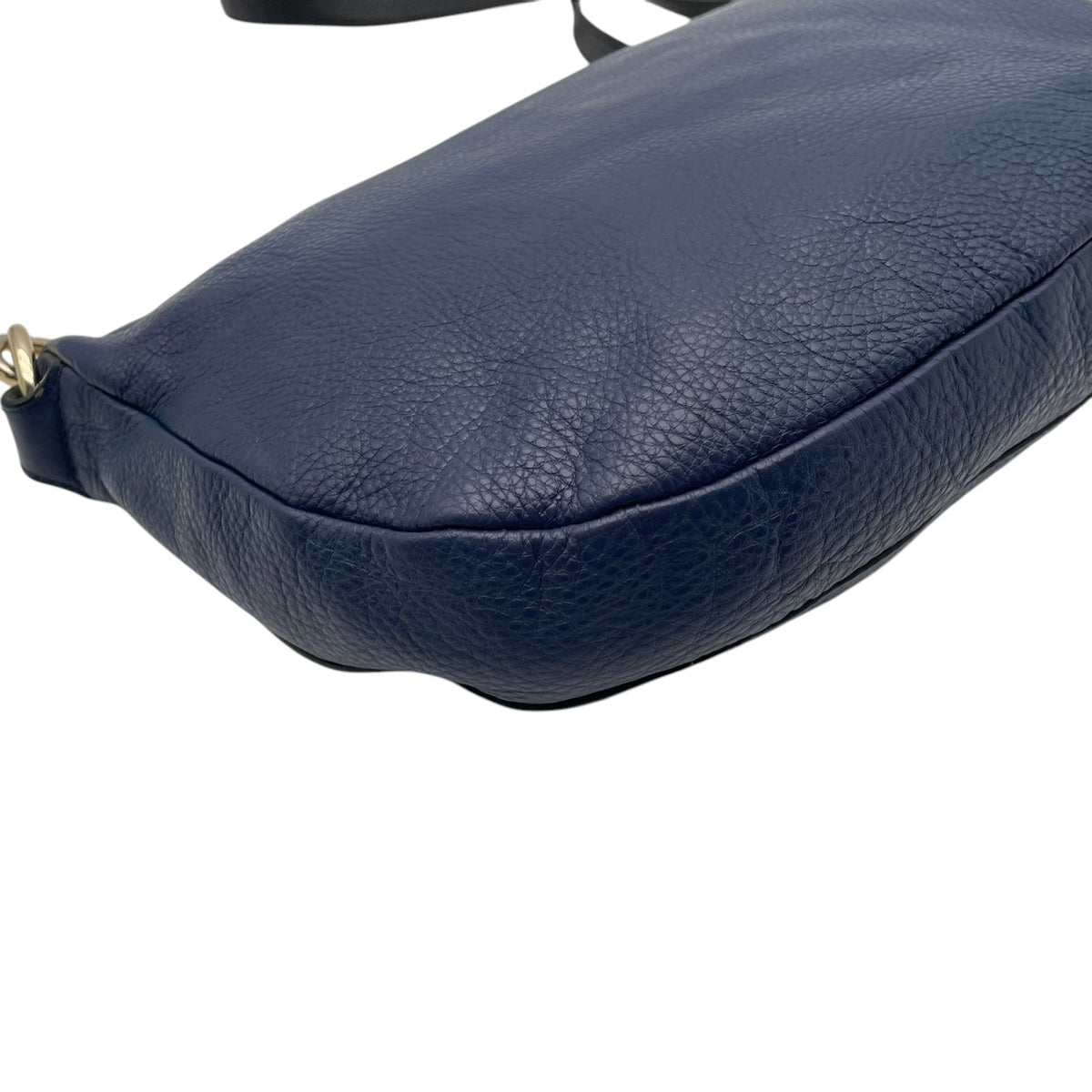 【良品】FURLA フルラ ショルダーバッグ ハーフムーン レザー ネイビー 紺 ブラック 黒 バイカラー クロスボディ 斜め掛け 肩掛け フラップ シボ革 エレガント カジュアル チャーム金具 レディース S83