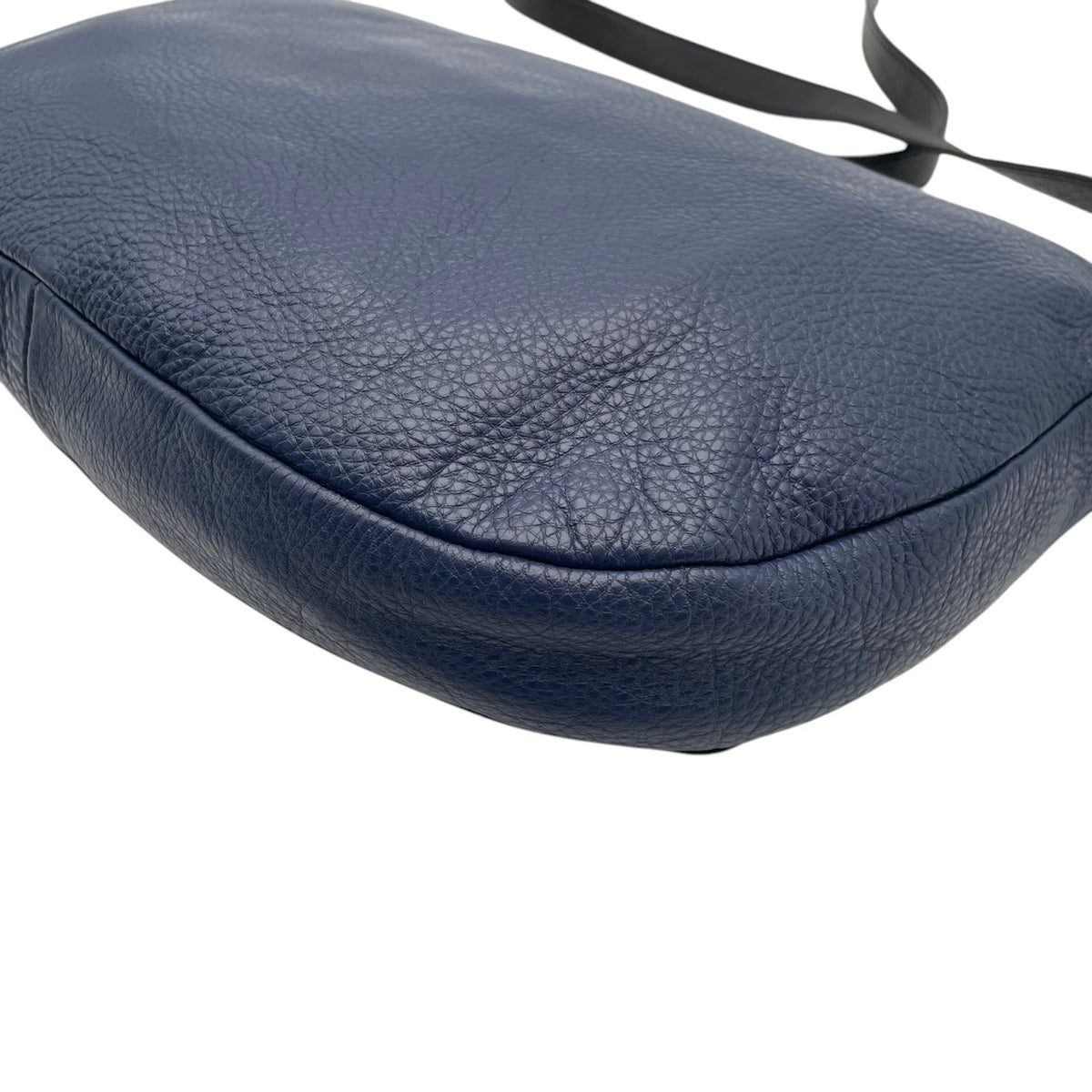 【良品】FURLA フルラ ショルダーバッグ ハーフムーン レザー ネイビー 紺 ブラック 黒 バイカラー クロスボディ 斜め掛け 肩掛け フラップ シボ革 エレガント カジュアル チャーム金具 レディース S83