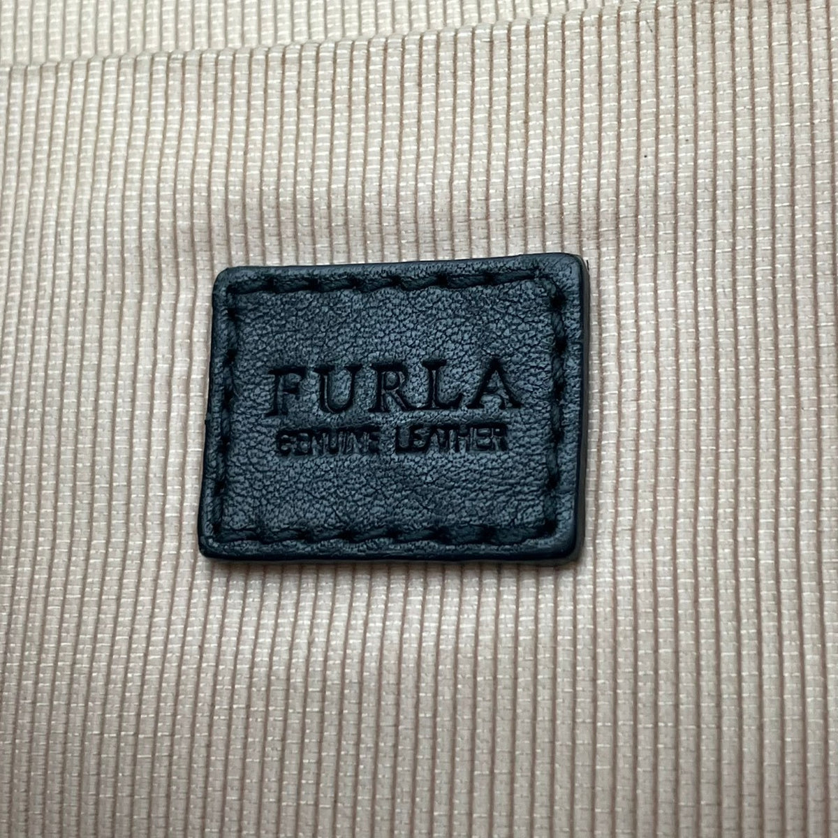 【良品】FURLA フルラ ショルダーバッグ ハンドバッグ 2WAY ゼブラ柄 アニマル柄 シボ革 レザー ブラック 黒 ホワイト 白 斜め掛け 肩掛け 手提げ エレガント モード カジュアル レディース カバン 鞄 S83