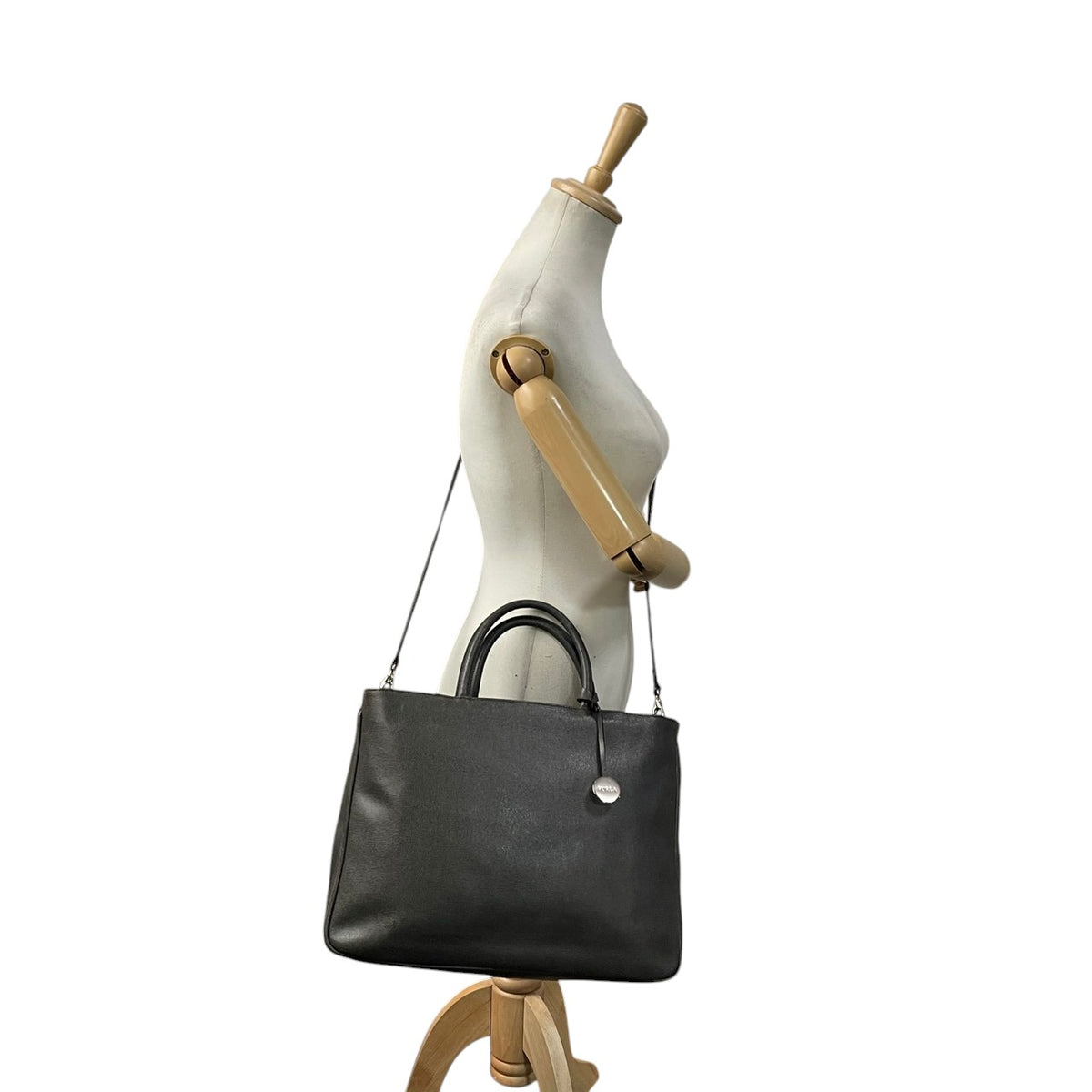 美品 FURLA フルラ トートバッグ ハンドバッグ 2way グレー レザー 本革 シルバー金具 チャーム ショルダーバッグ 斜め掛け 肩掛け A4収納 大容量 通勤 通学 ビジネス レディース イタリア製 エレガント 上品 S83