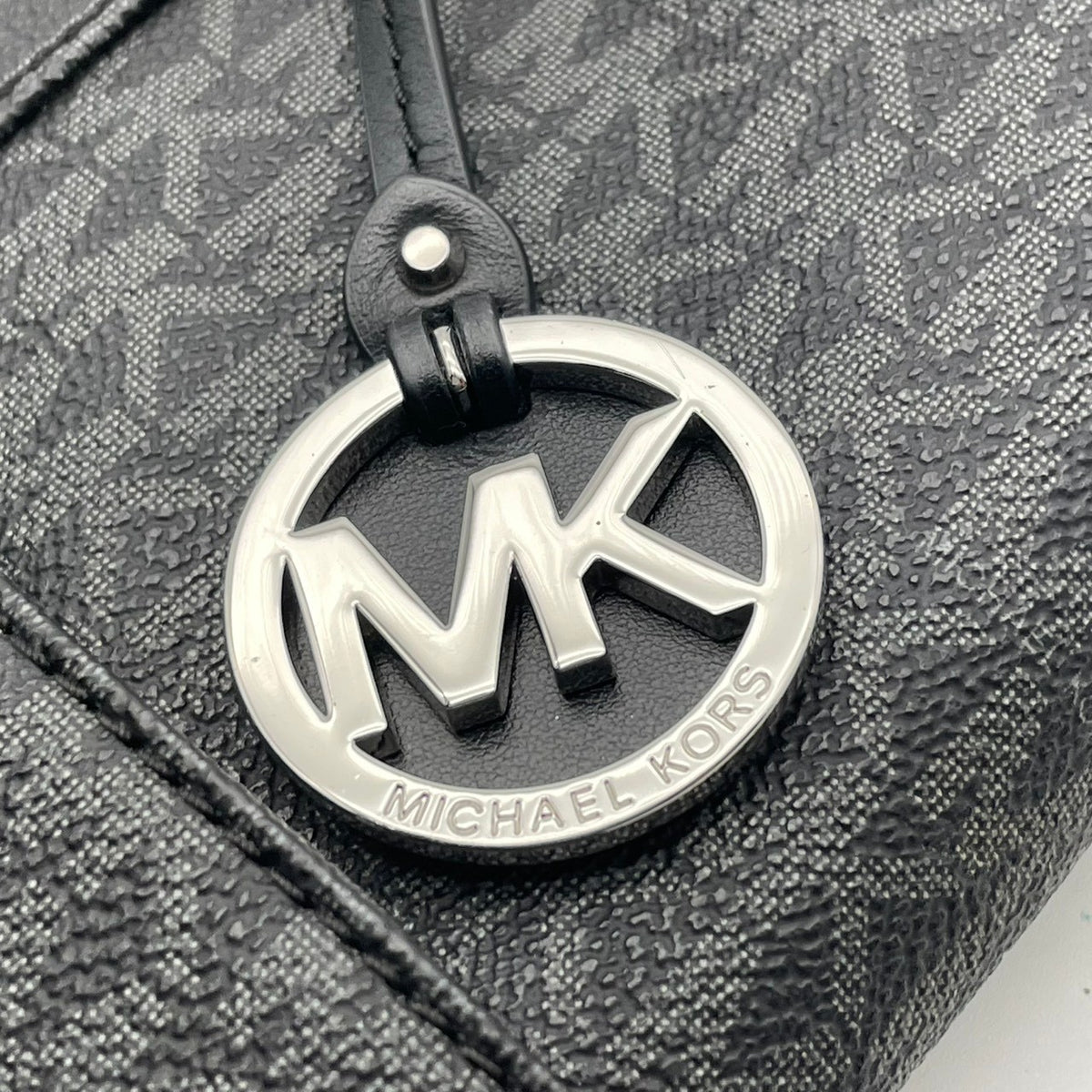 美品 MICHAEL KORS マイケルコース トートバッグ JET SET ITEM EW シグネチャー グレー PVC レザー MKロゴ チャーム シルバー金具 肩掛け 大容量 通勤 ビジネス レディース エレガント S83