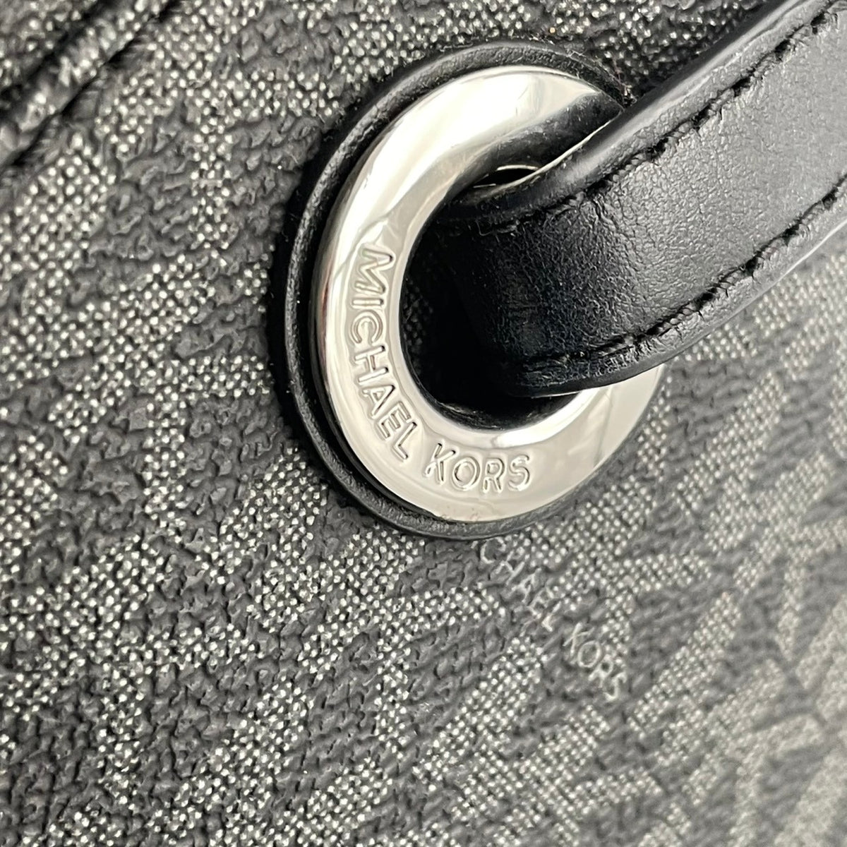 美品 MICHAEL KORS マイケルコース トートバッグ JET SET ITEM EW シグネチャー グレー PVC レザー MKロゴ チャーム シルバー金具 肩掛け 大容量 通勤 ビジネス レディース エレガント S83