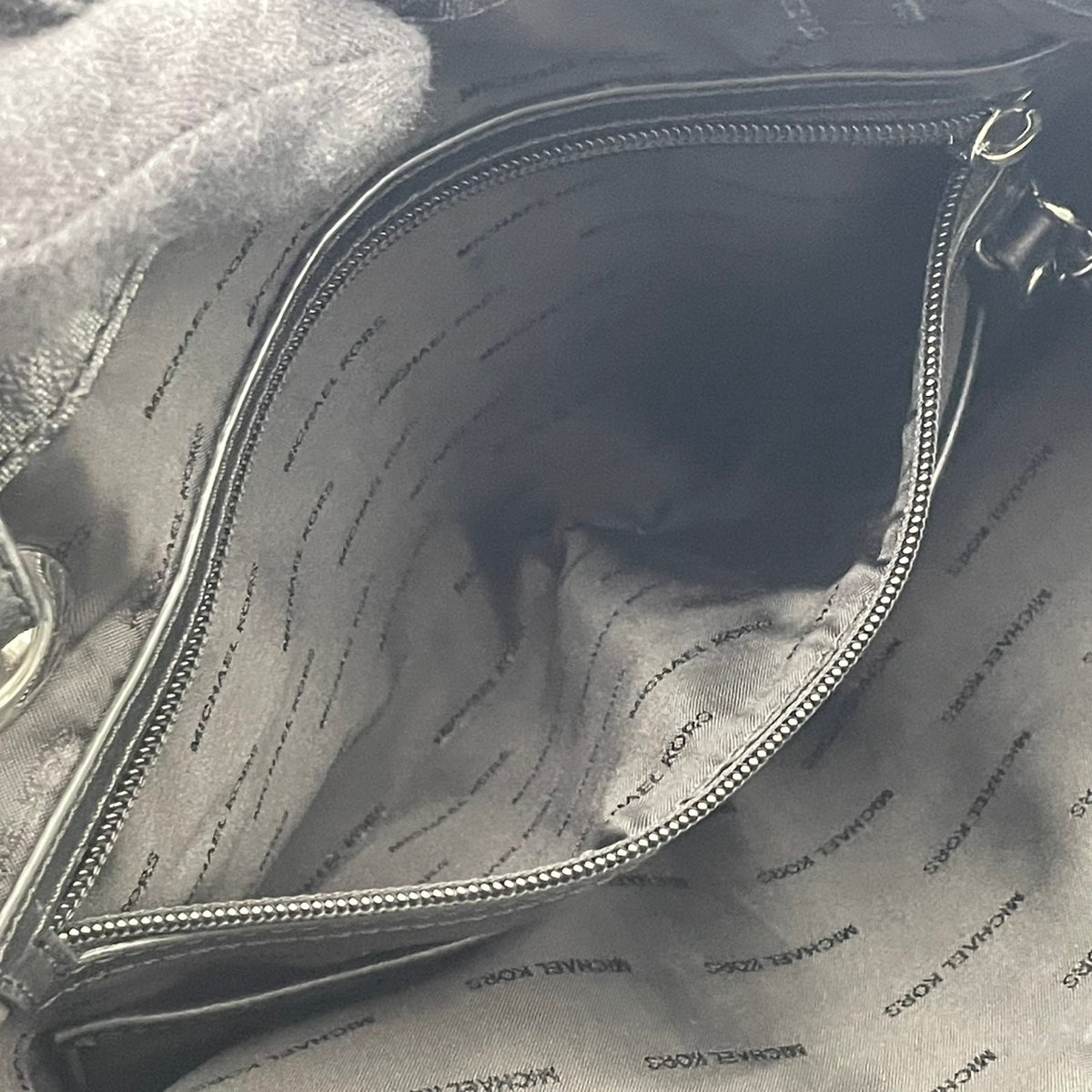 美品 MICHAEL KORS マイケルコース トートバッグ JET SET ITEM EW シグネチャー グレー PVC レザー MKロゴ チャーム シルバー金具 肩掛け 大容量 通勤 ビジネス レディース エレガント S83