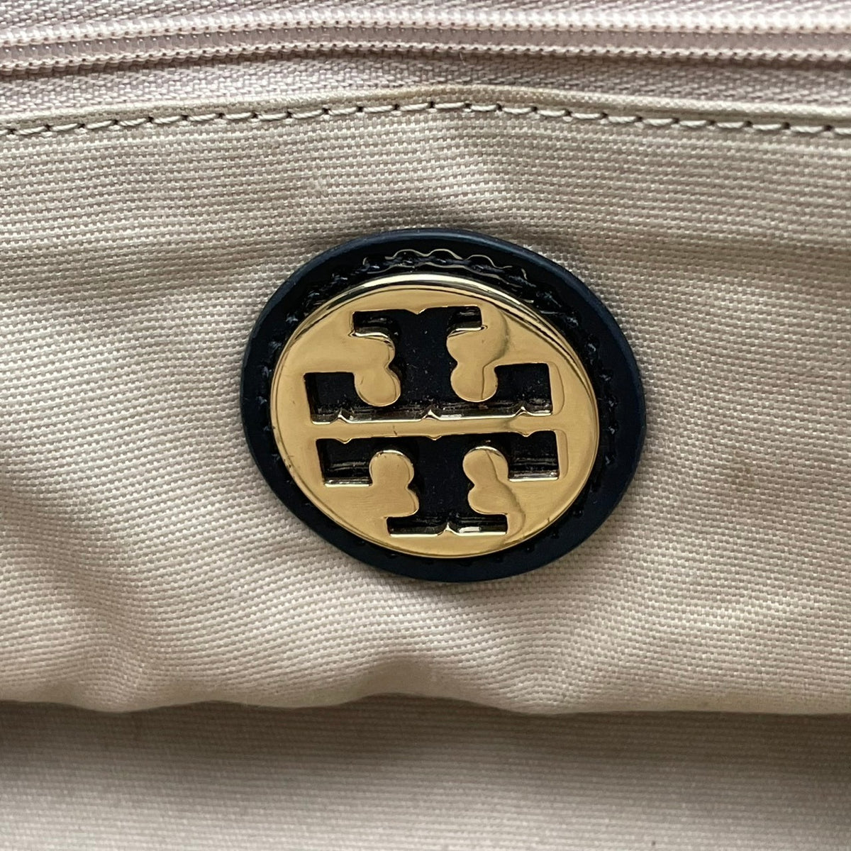 良品 TORY BURCH トリーバーチ Ella エラ トートバッグ ナイロン パテント ブラック 黒 ダブルT ビッグロゴ ハンドバッグ 肩掛け A4収納 大容量 軽量 レディース 通勤 通学 ビジネス 旅行 エレガント S83