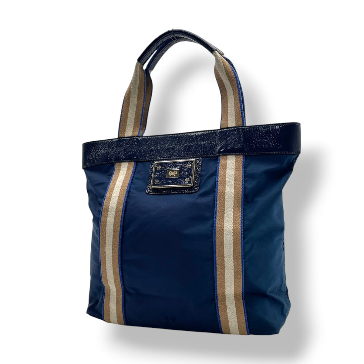 良品 ANYA HINDMARCH アニヤハインドマーチ トートバッグ ネイビー ナイロン パテントレザー ストライプ リボンロゴ ボウロゴ ハンドバッグ 肩掛け A4収納 大容量 軽量 レディース 通勤 通学 ビジネス エレガント 上品 S84